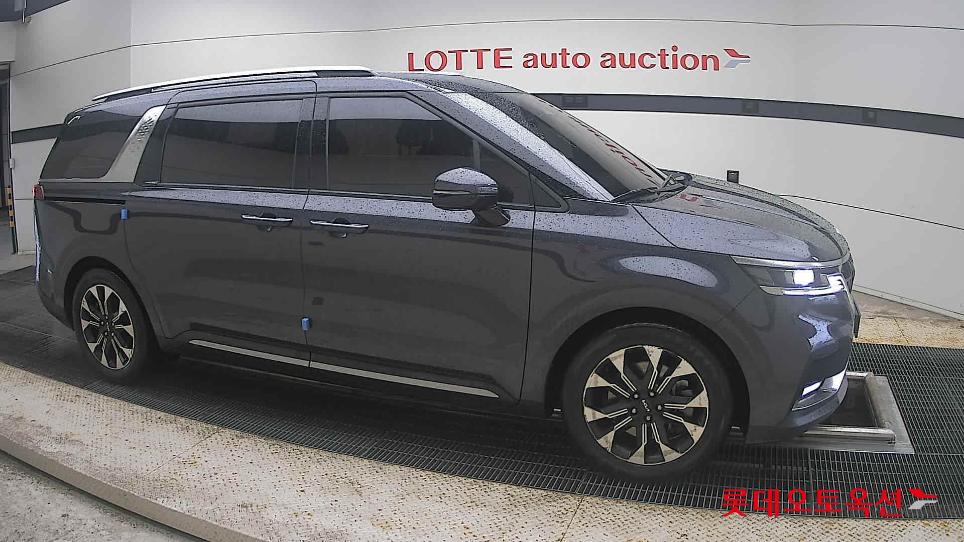 2023 - kia carnival