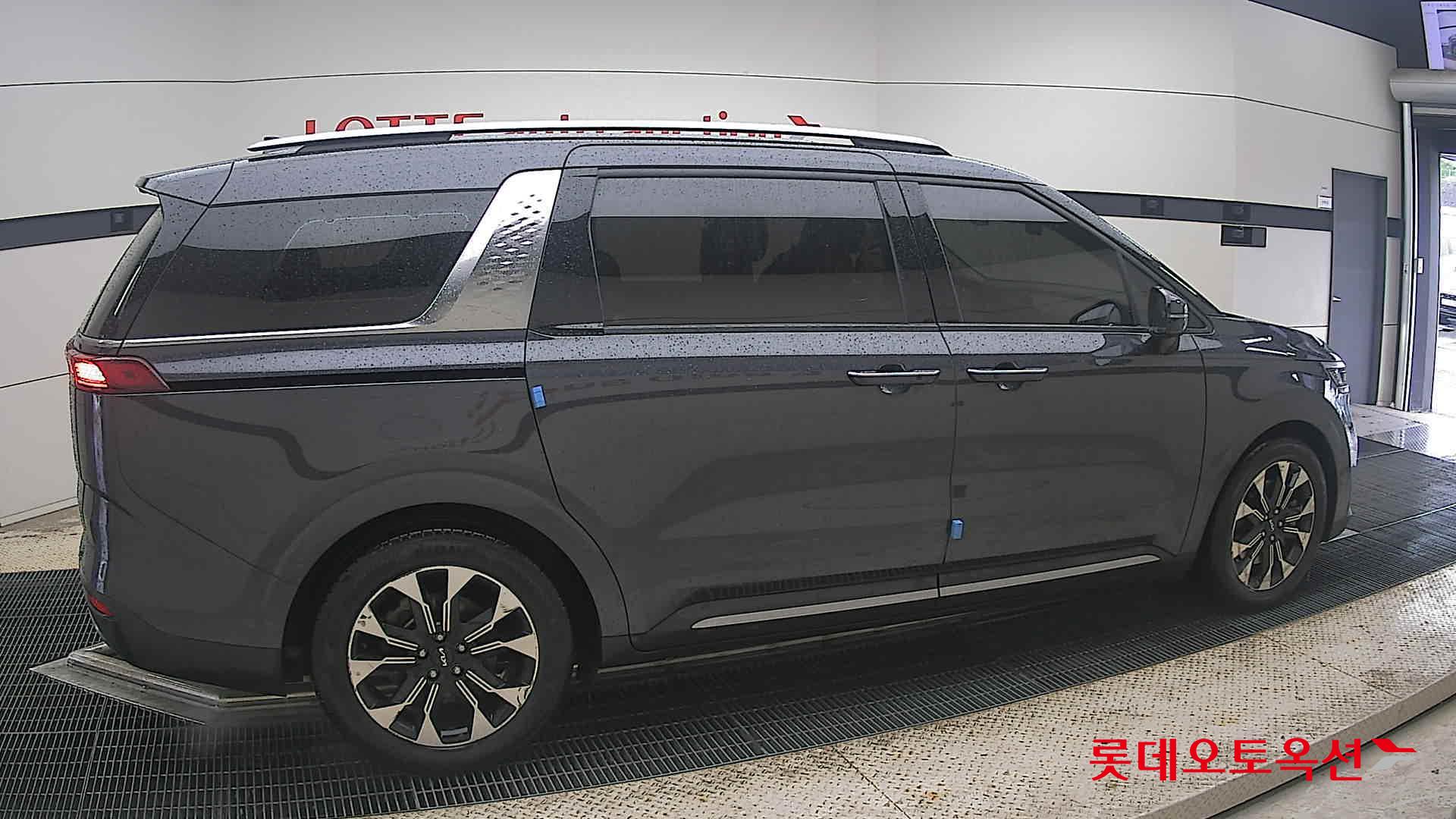 2023 - kia carnival