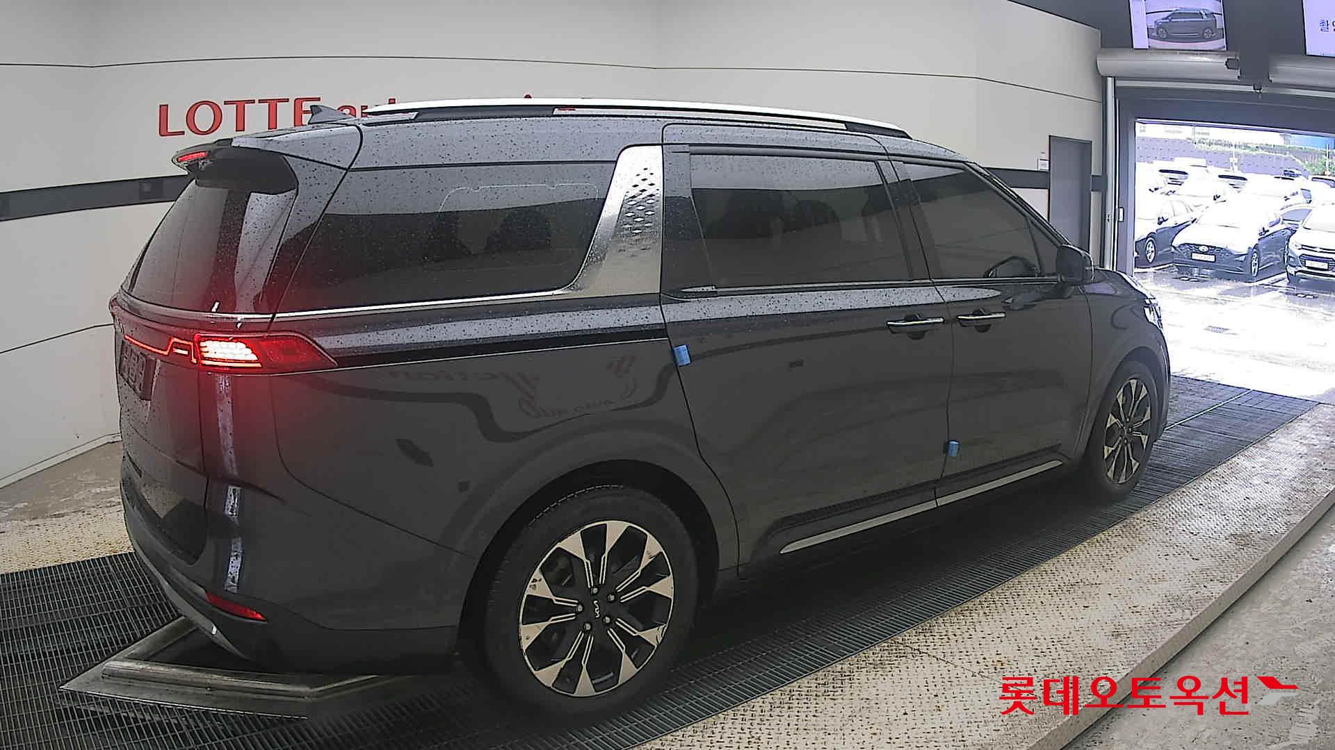 2023 - kia carnival