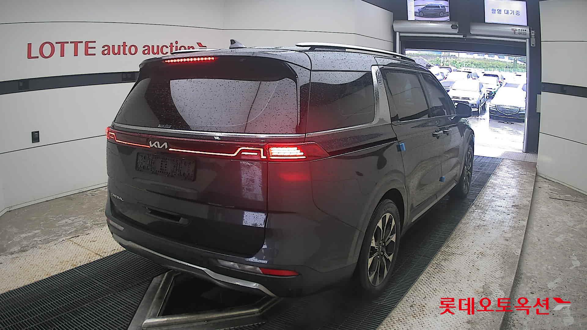2023 - kia carnival