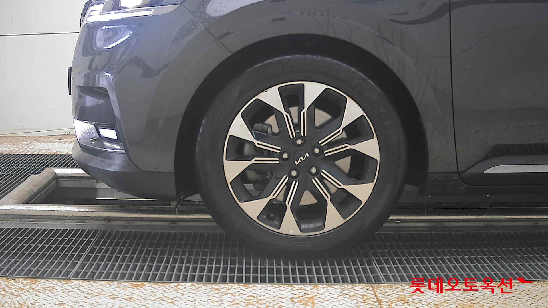 2023 - kia carnival