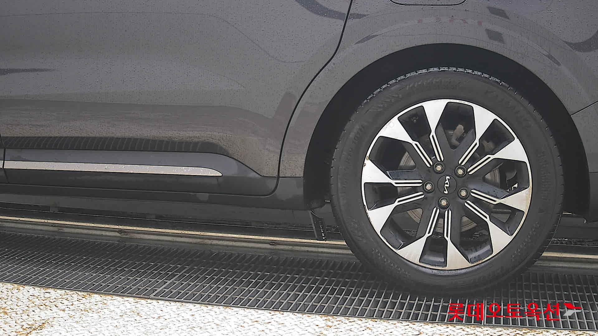 2023 - kia carnival