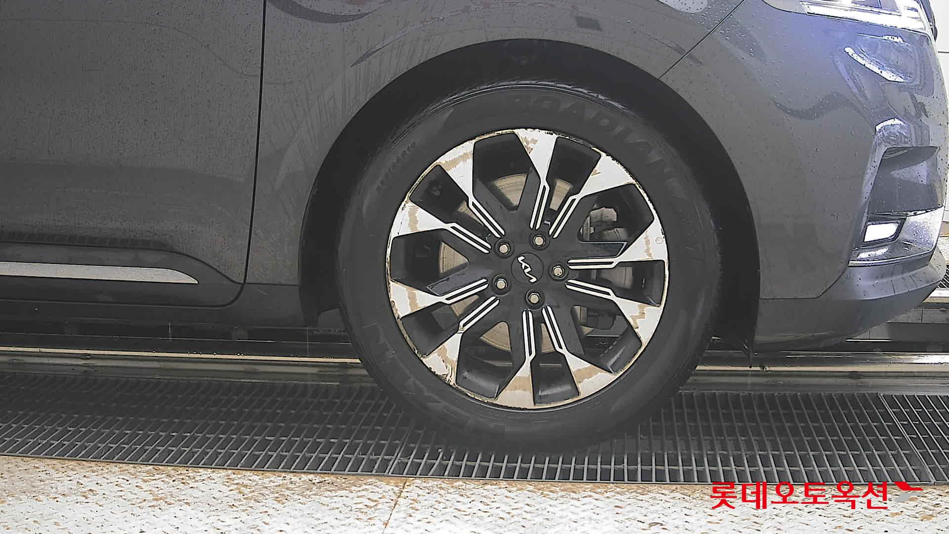 2023 - kia carnival
