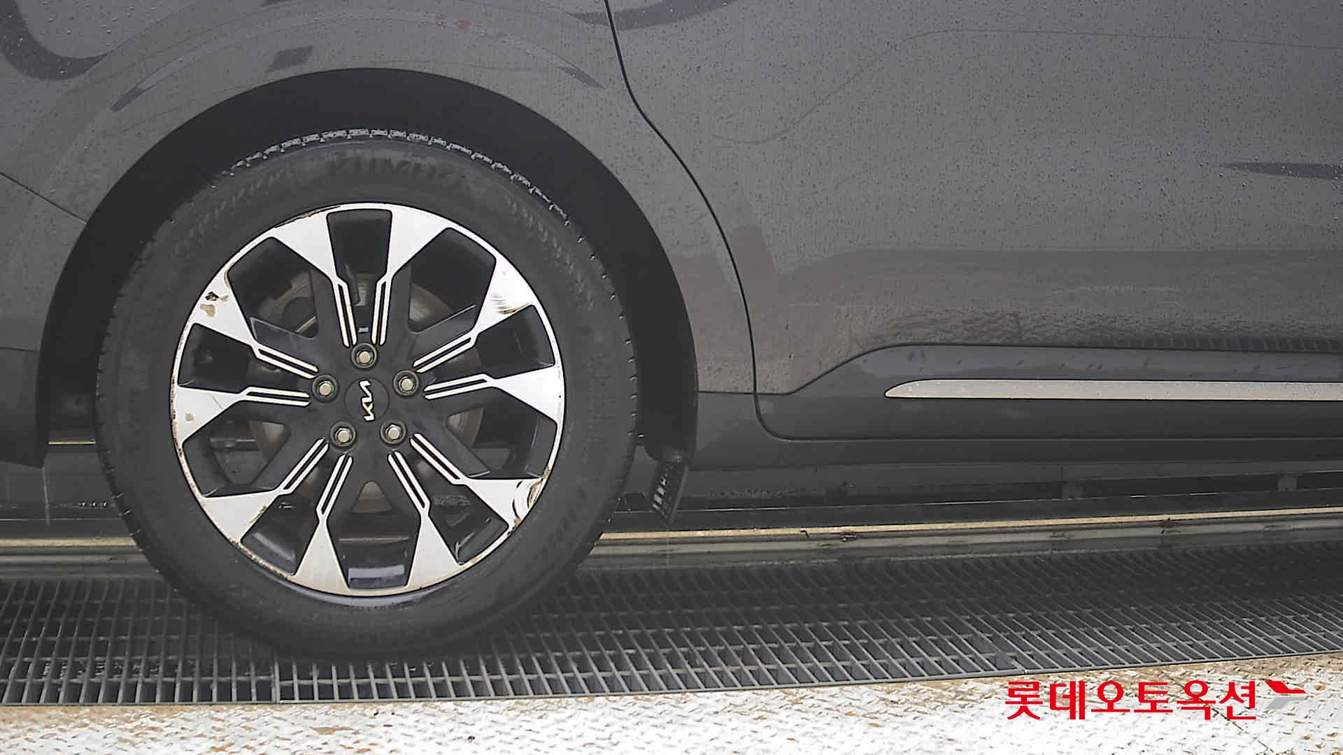 2023 - kia carnival
