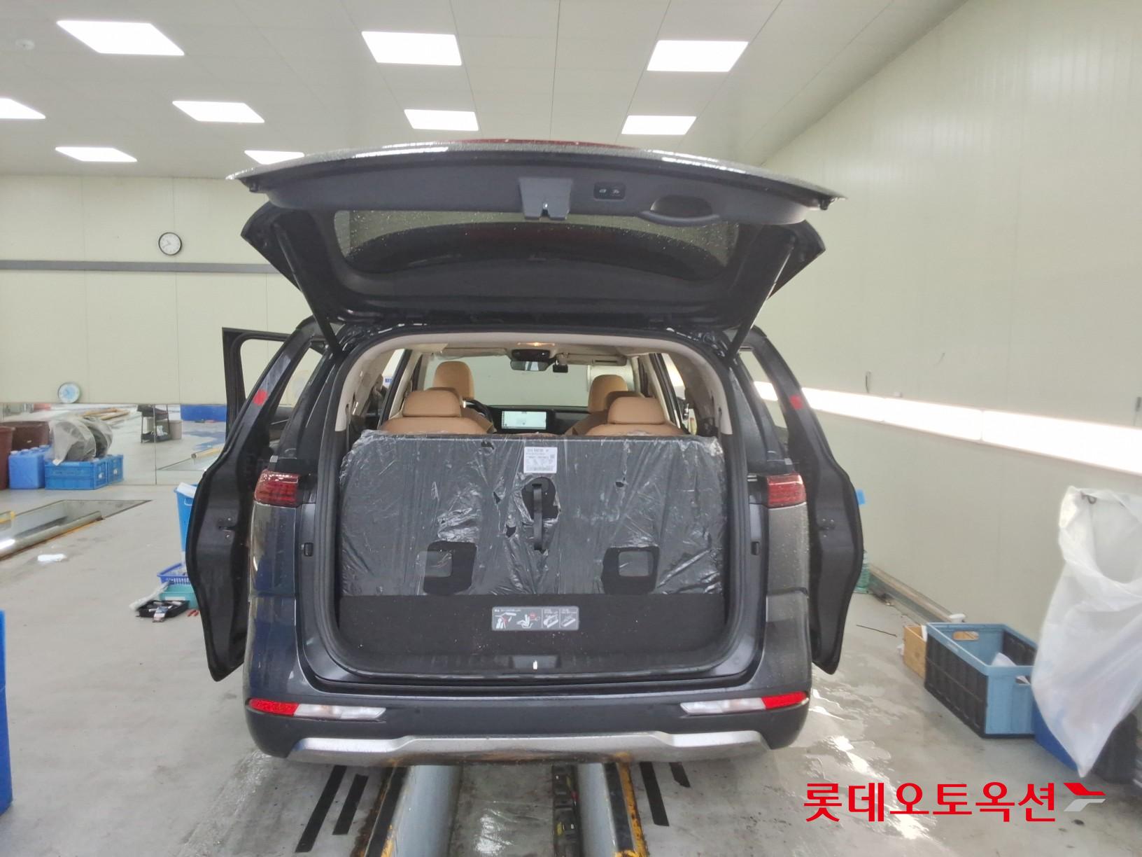 2023 - kia carnival