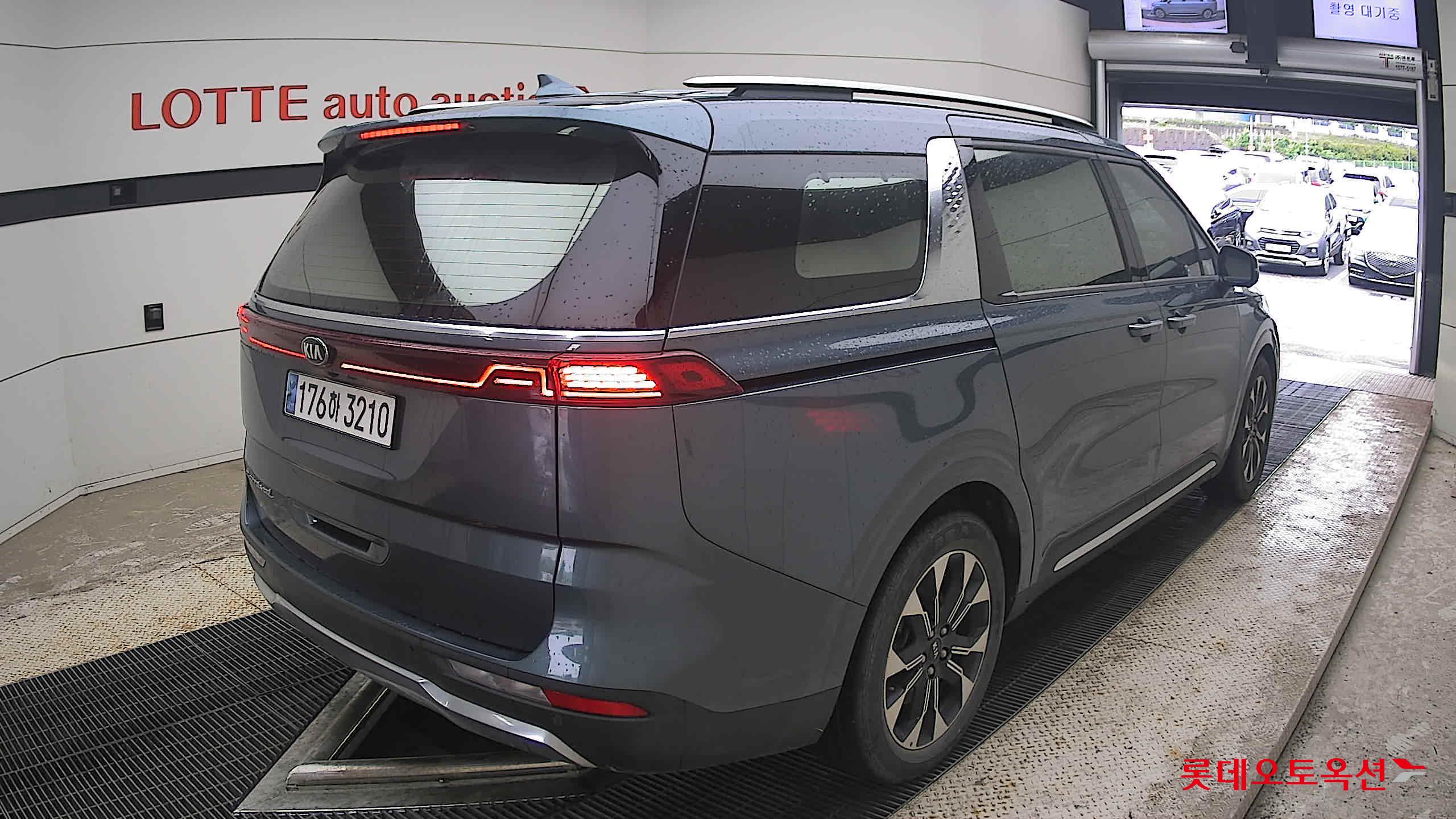 2021 - kia carnival