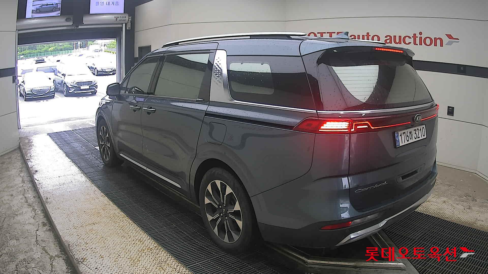 2021 - kia carnival