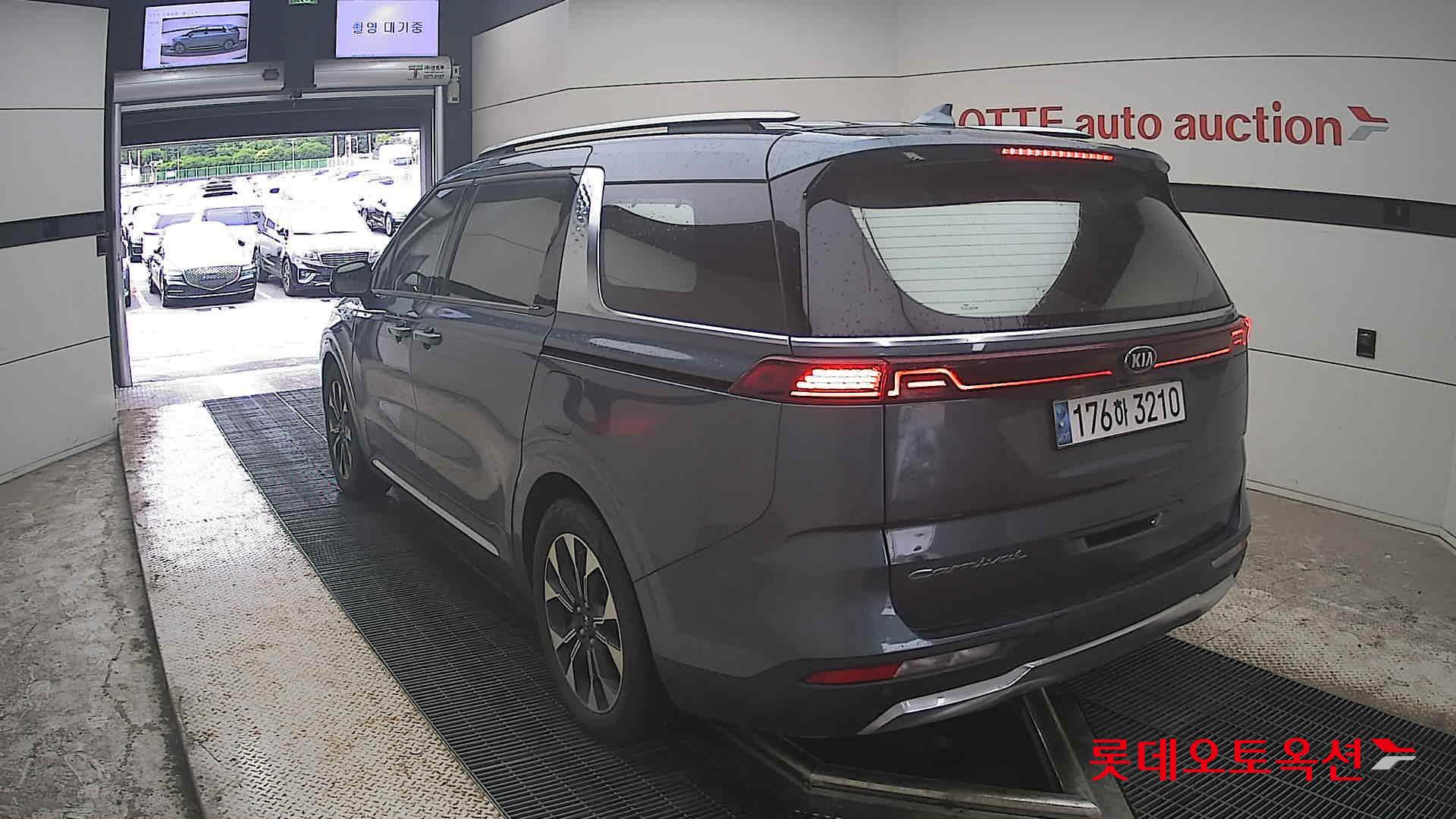 2021 - kia carnival