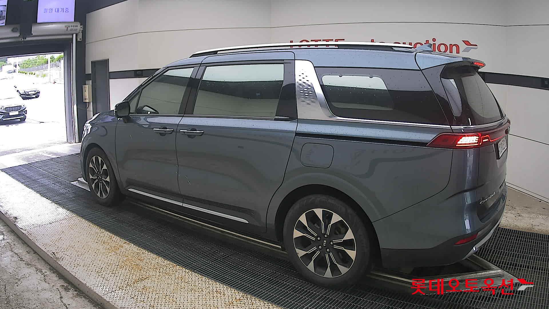 2021 - kia carnival