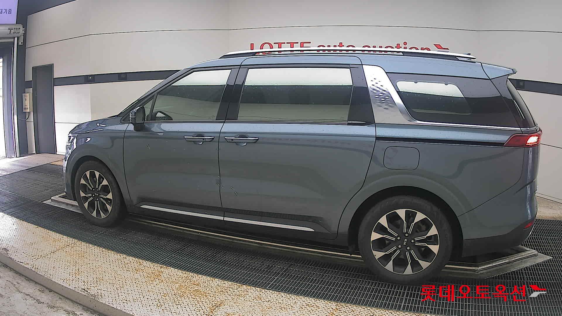 2021 - kia carnival
