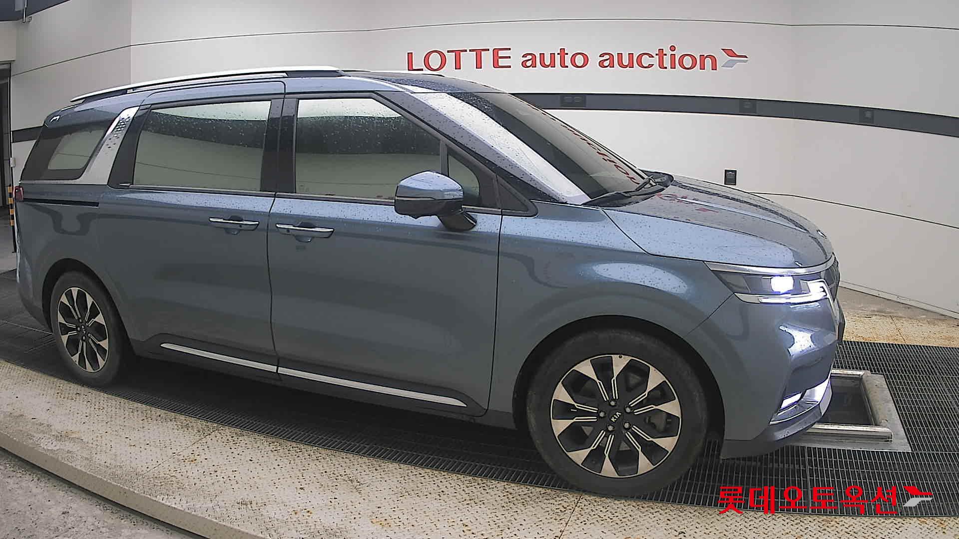 2021 - kia carnival