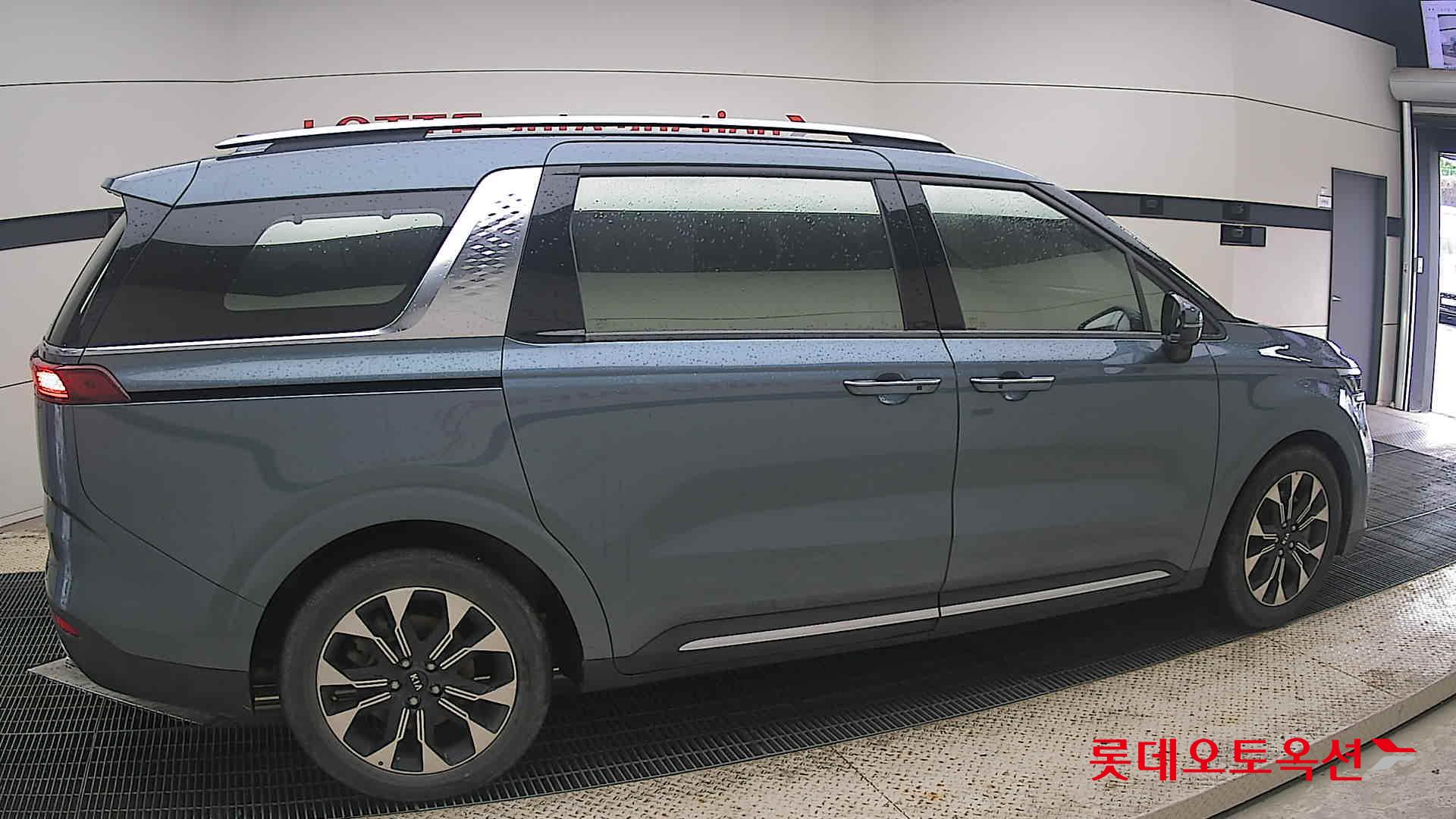2021 - kia carnival