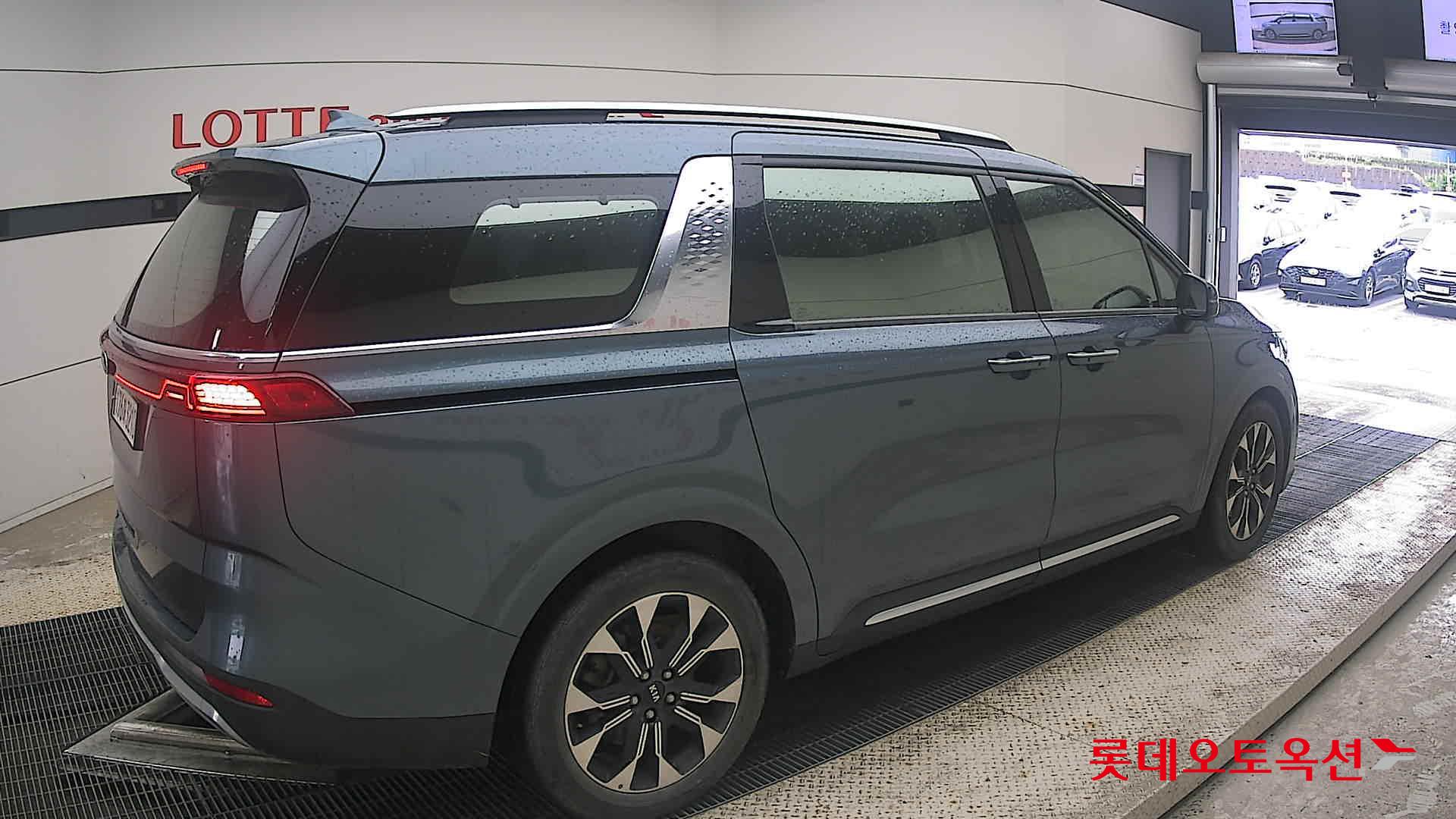 2021 - kia carnival