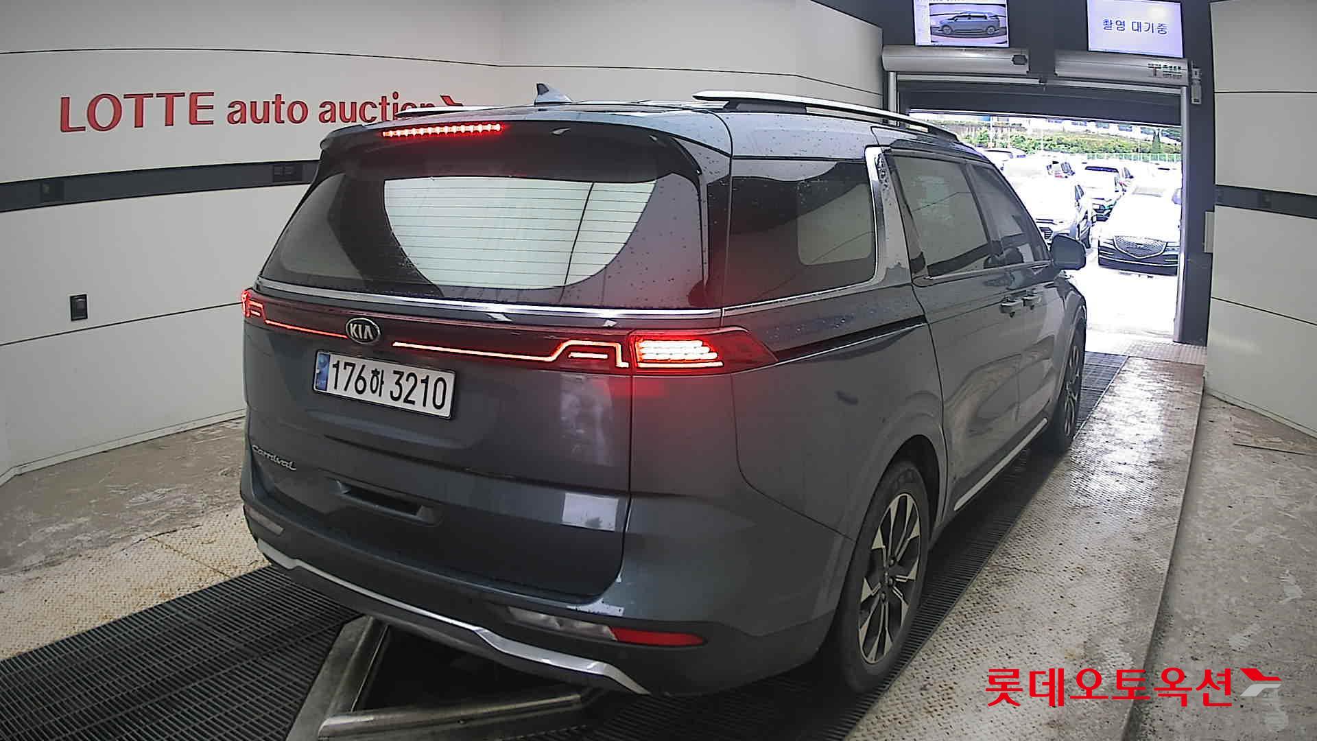 2021 - kia carnival