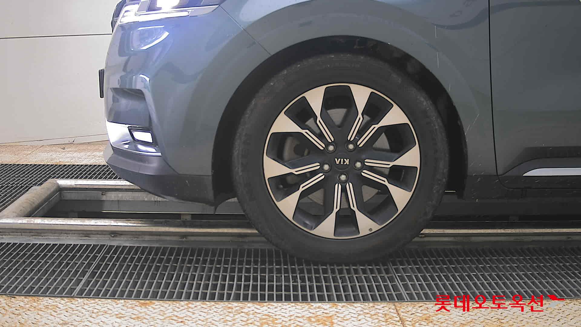 2021 - kia carnival