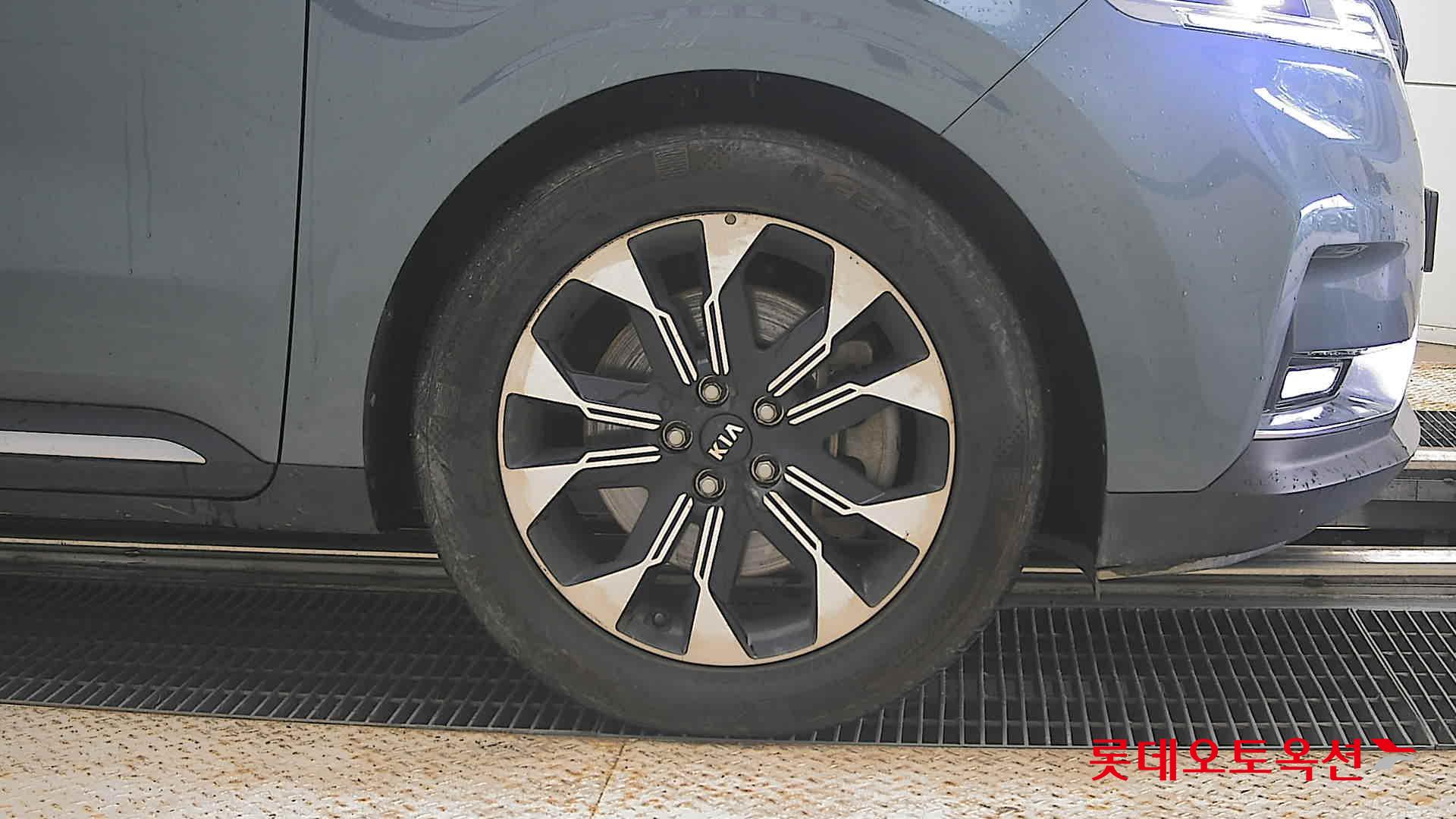 2021 - kia carnival
