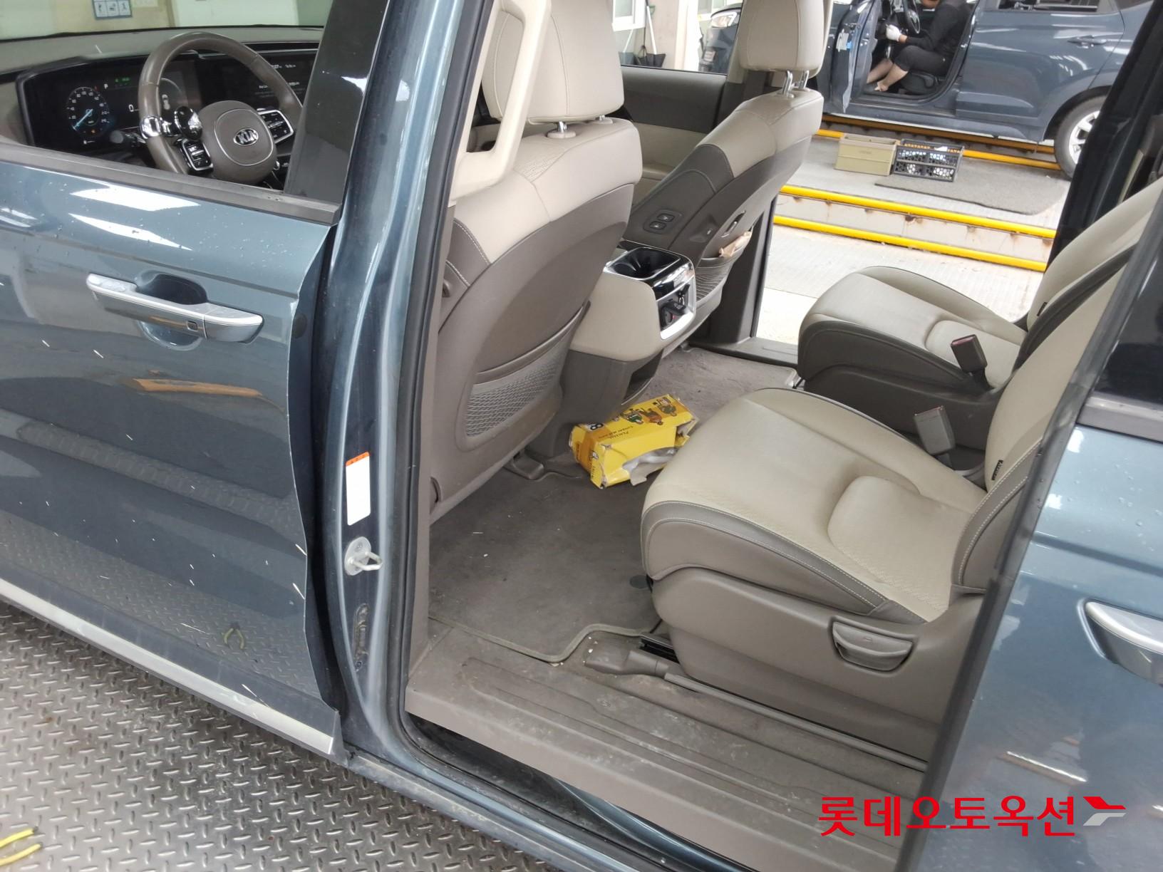 2021 - kia carnival