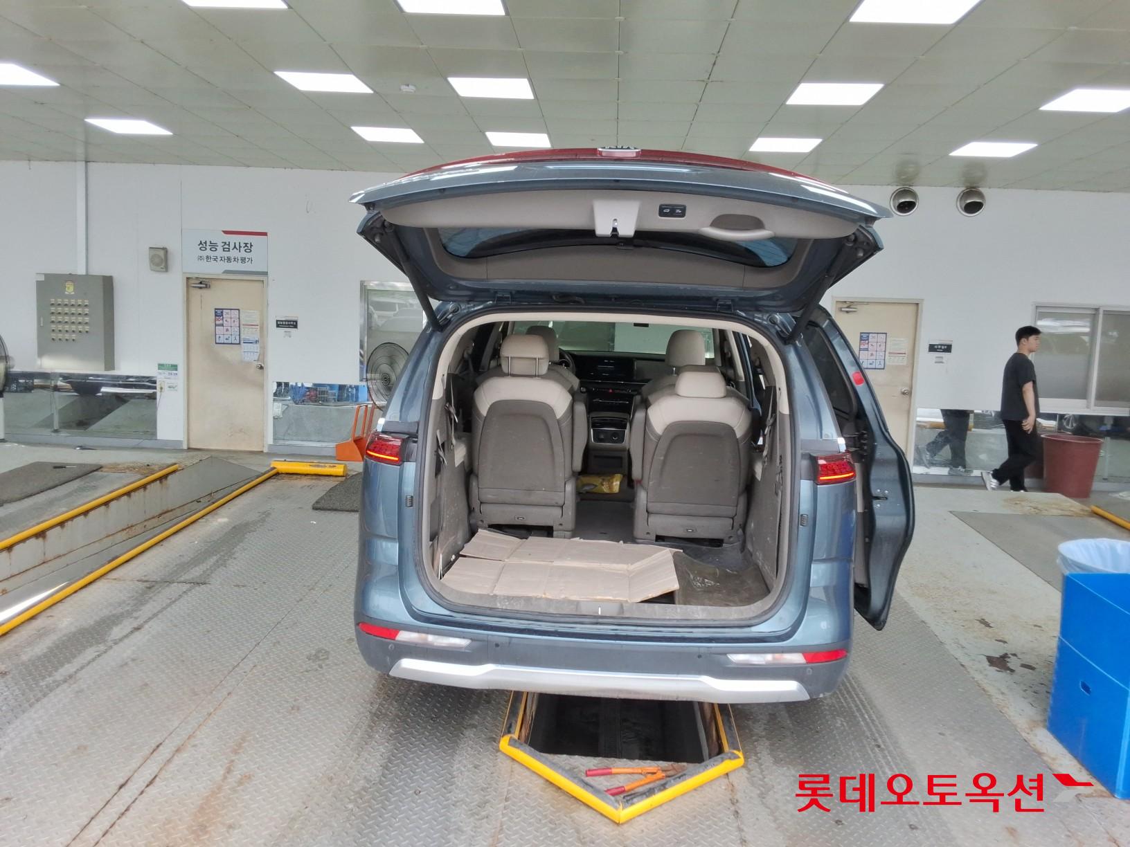 2021 - kia carnival