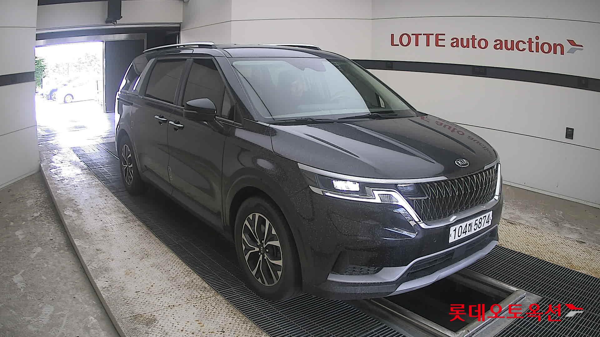 2021 - kia carnival