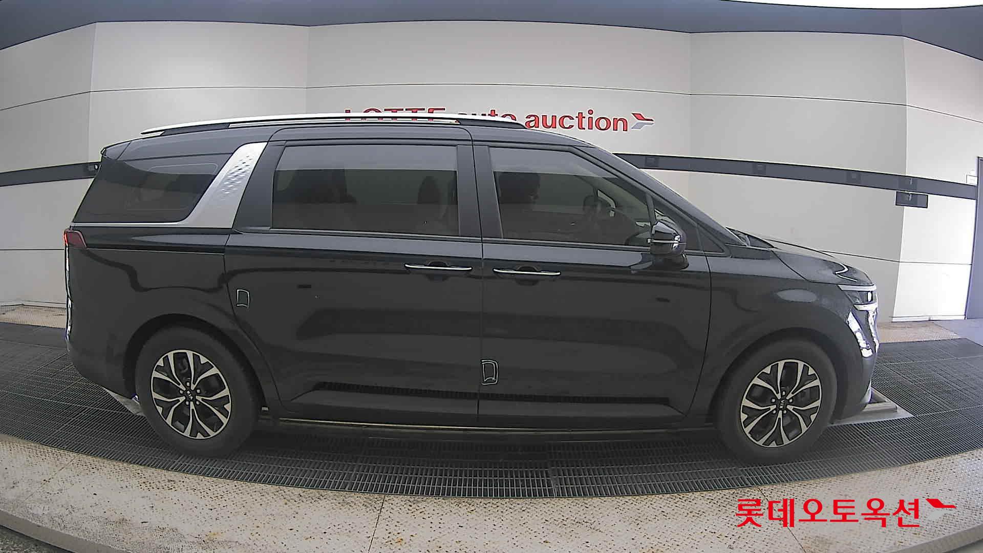 2021 - kia carnival