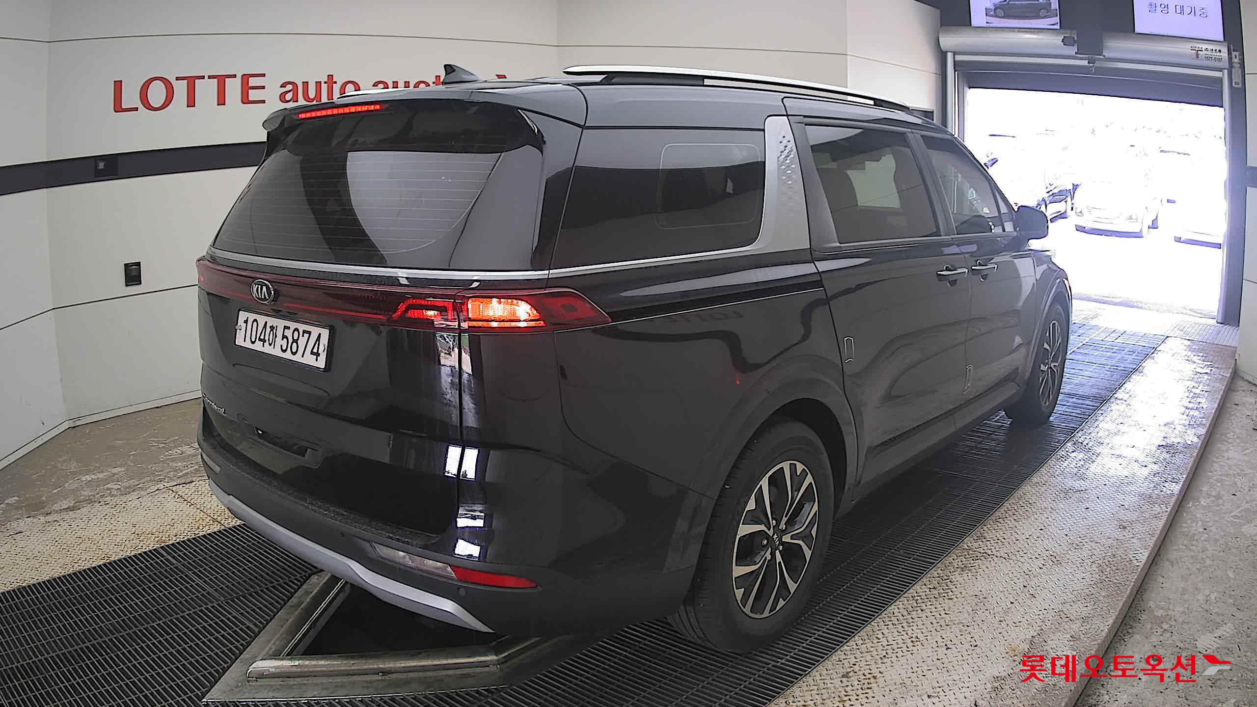 2021 - kia carnival