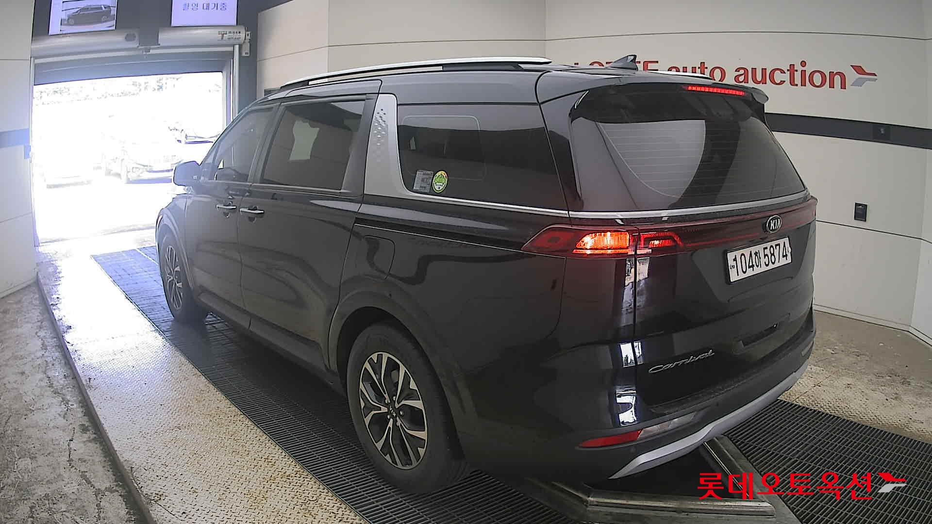 2021 - kia carnival