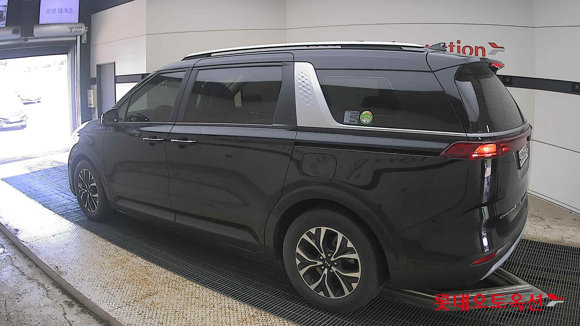 2021 - kia carnival