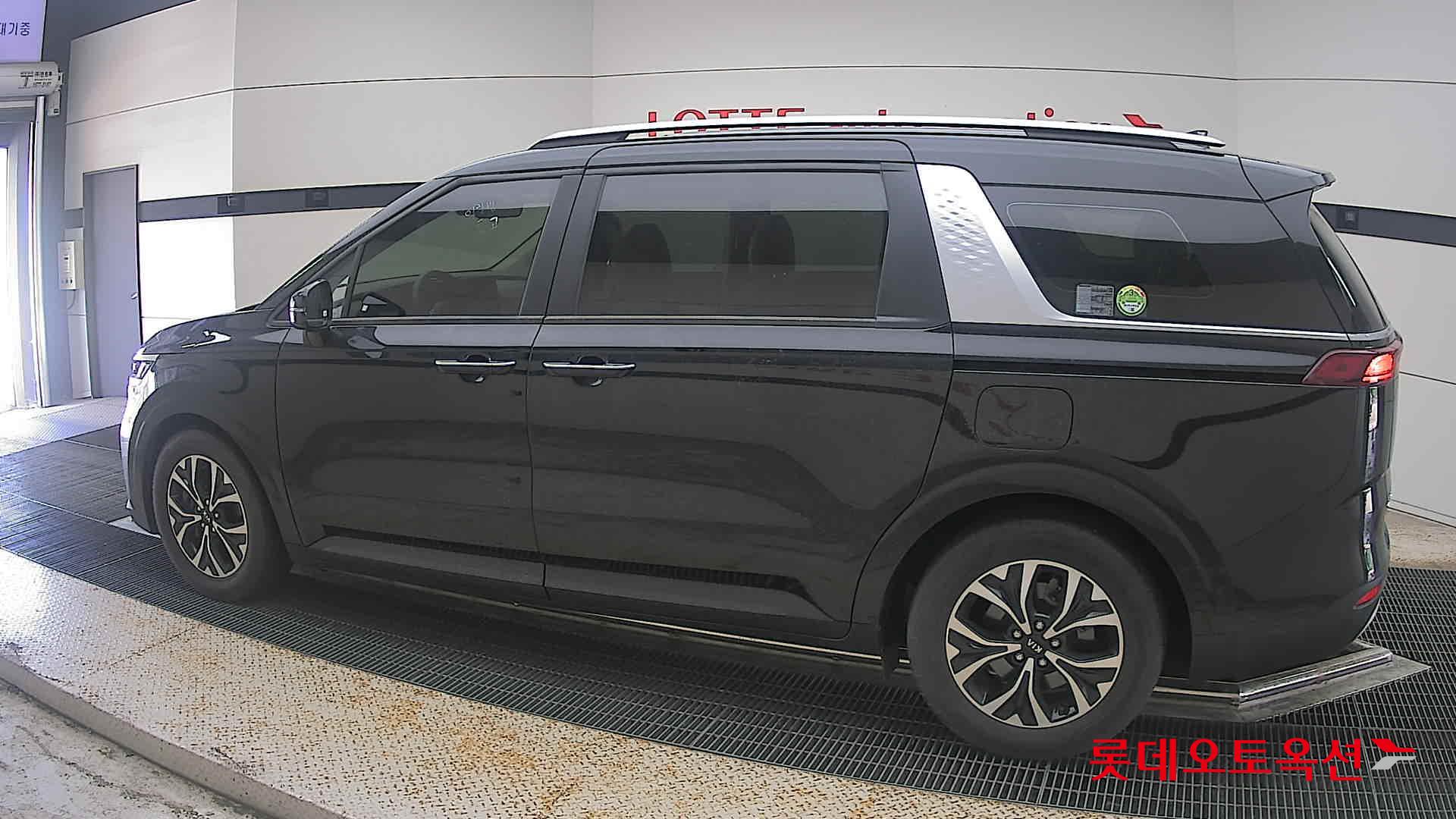 2021 - kia carnival
