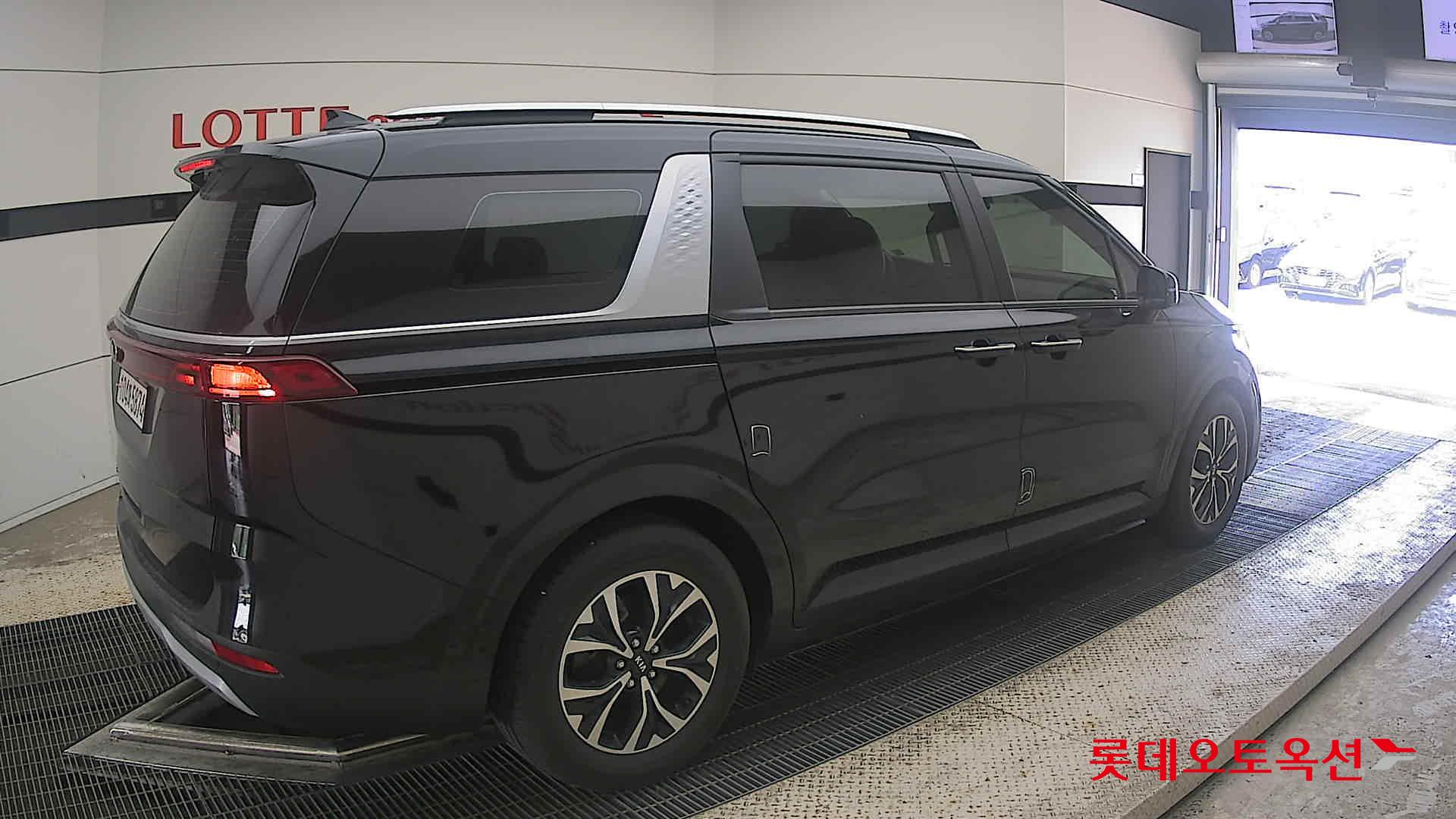 2021 - kia carnival