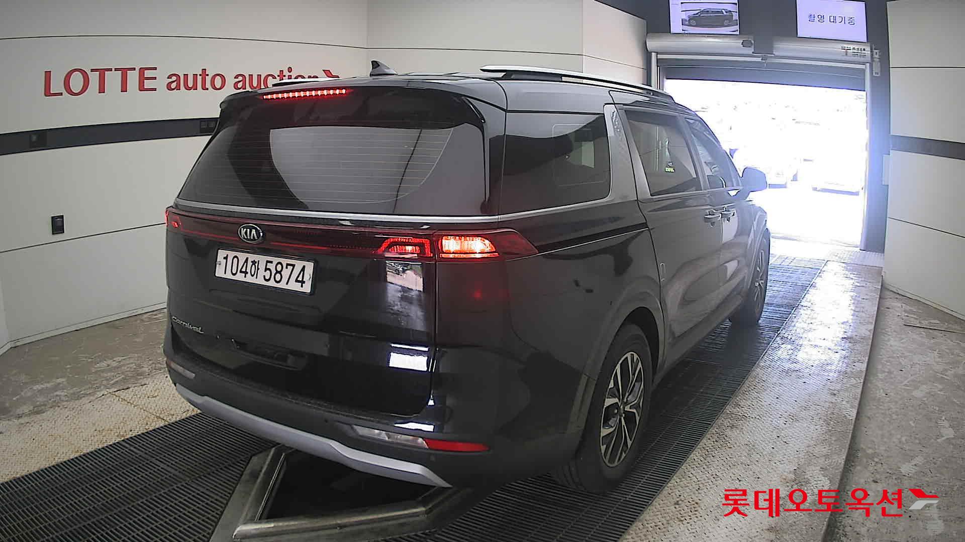 2021 - kia carnival