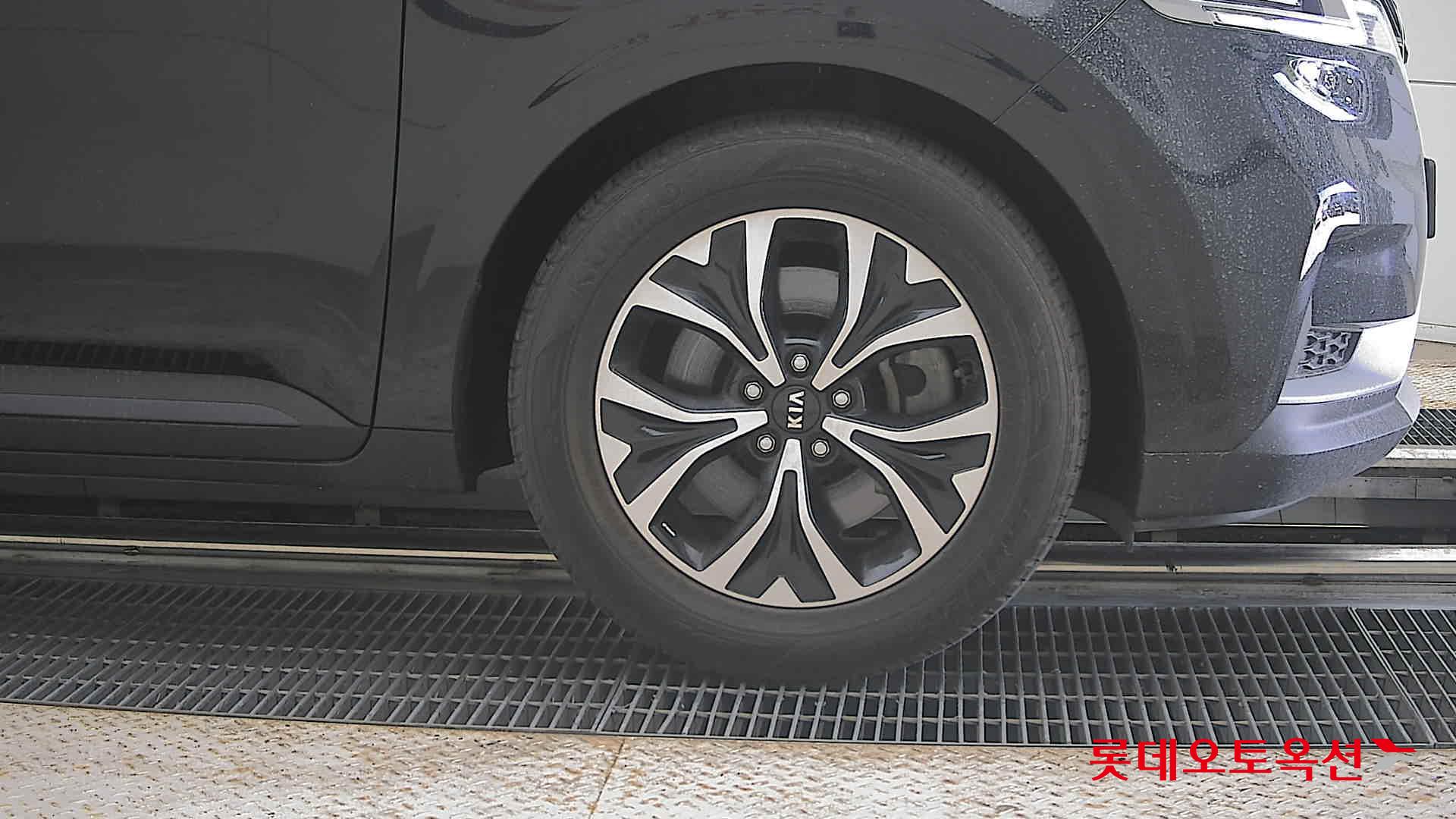 2021 - kia carnival