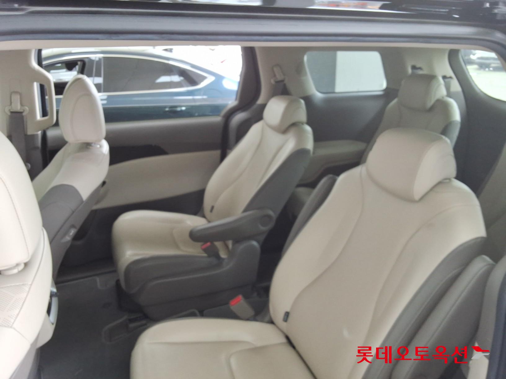 2021 - kia carnival