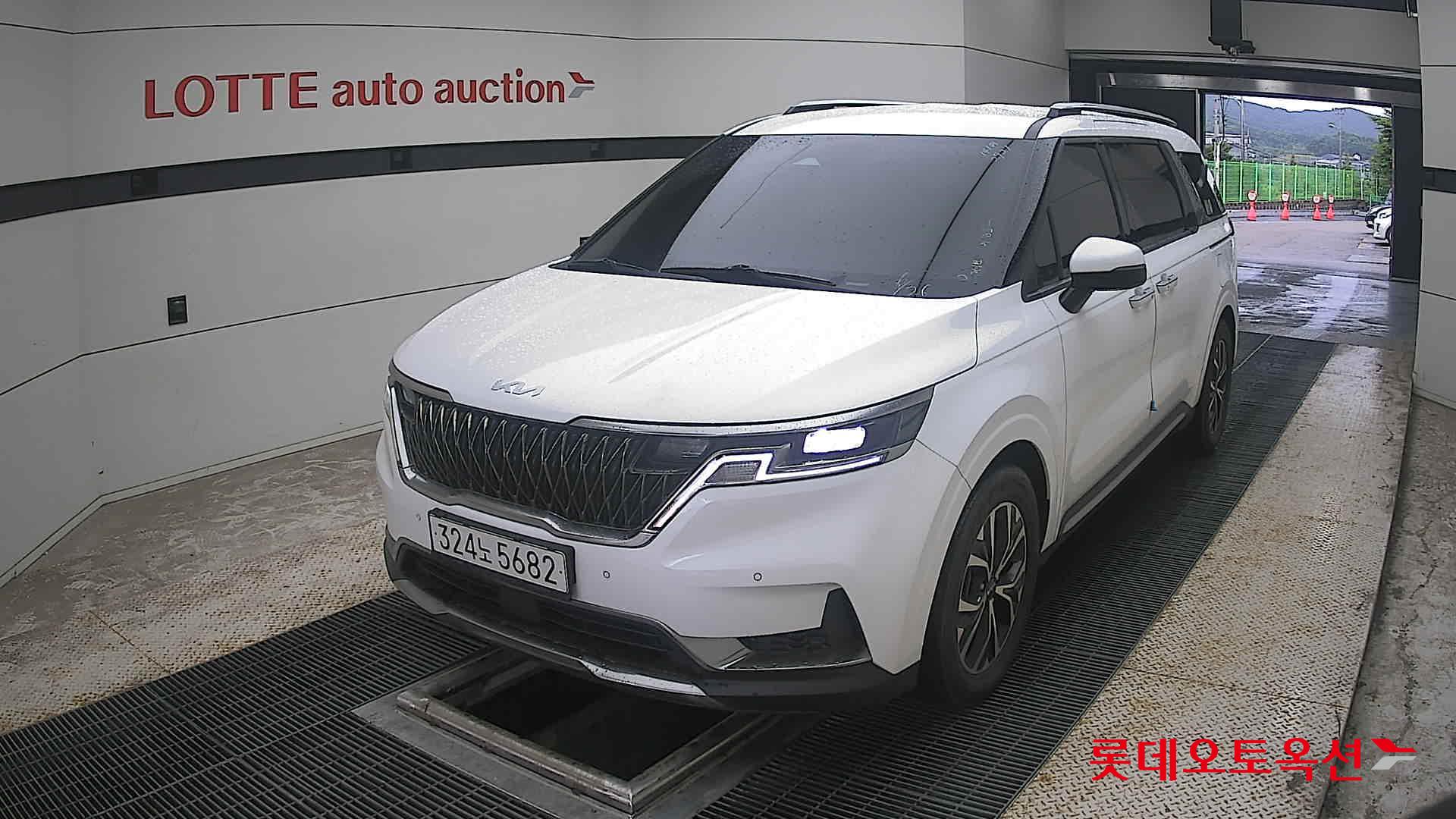 2023 - kia carnival