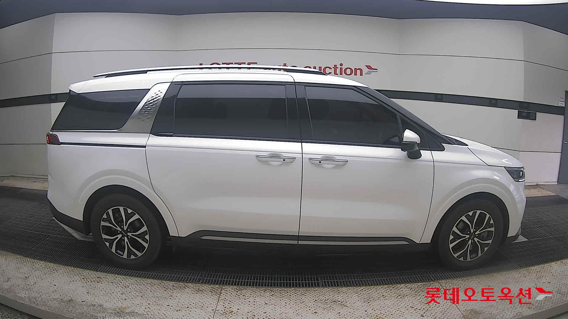 2023 - kia carnival