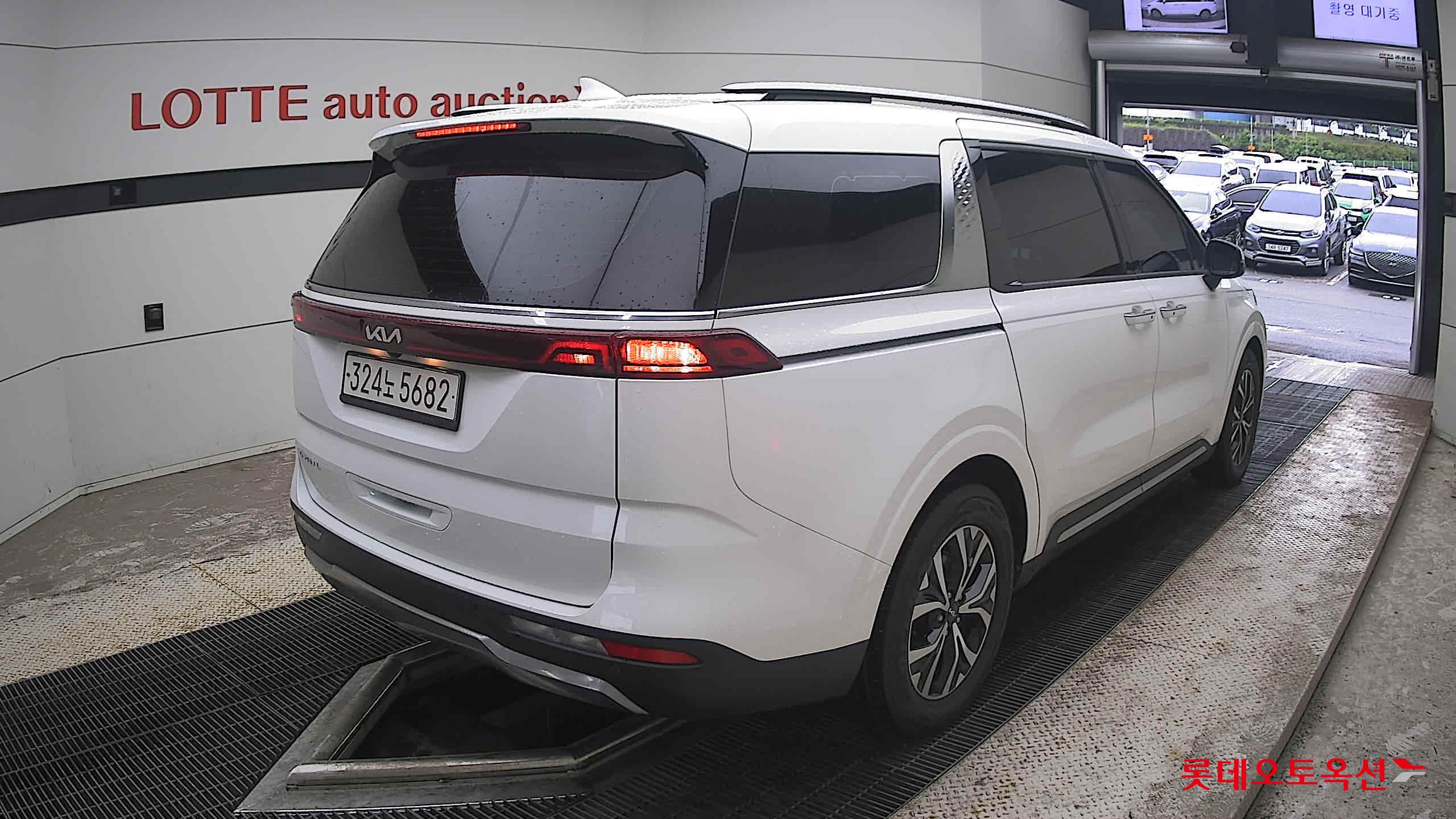 2023 - kia carnival