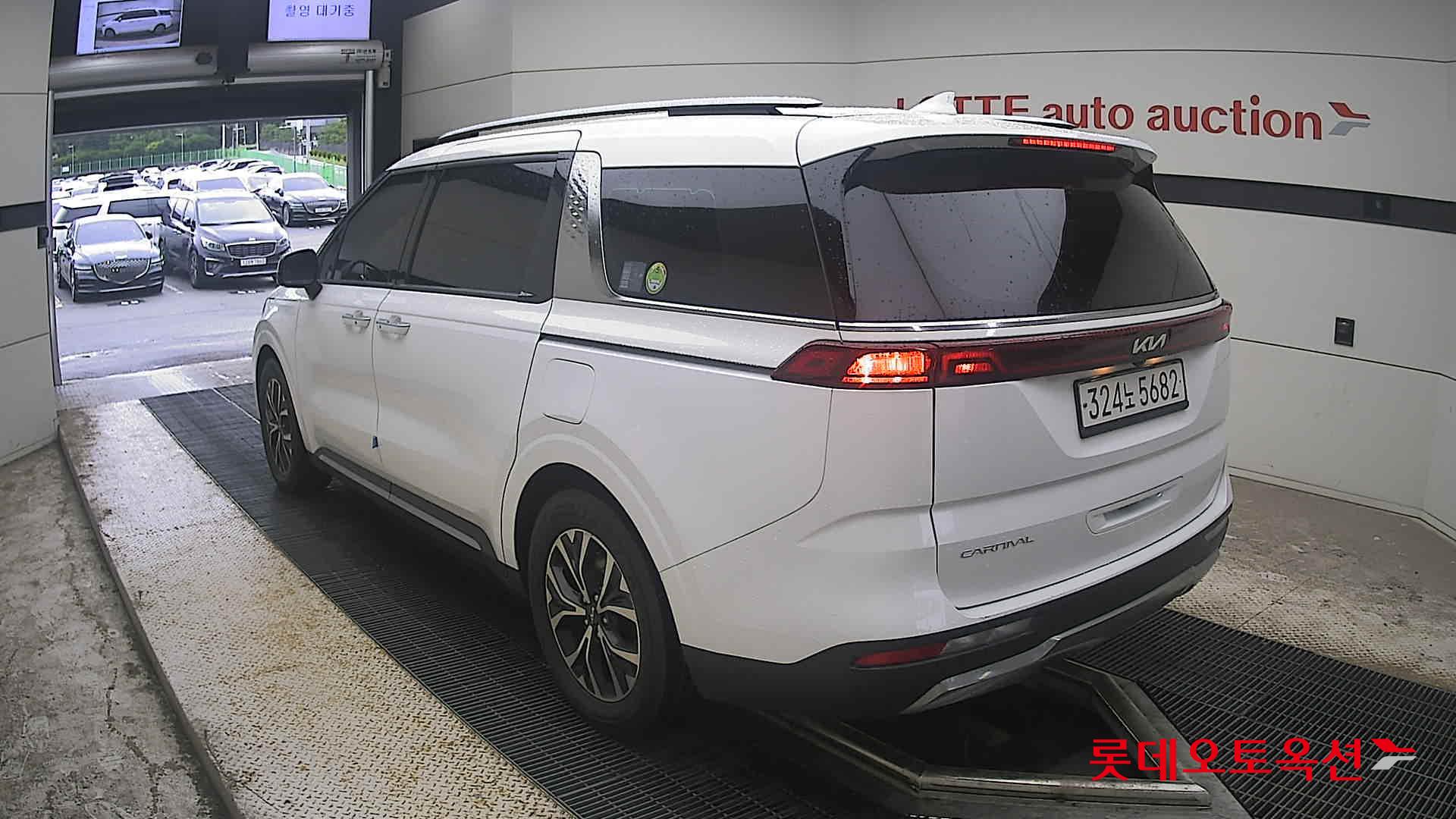 2023 - kia carnival