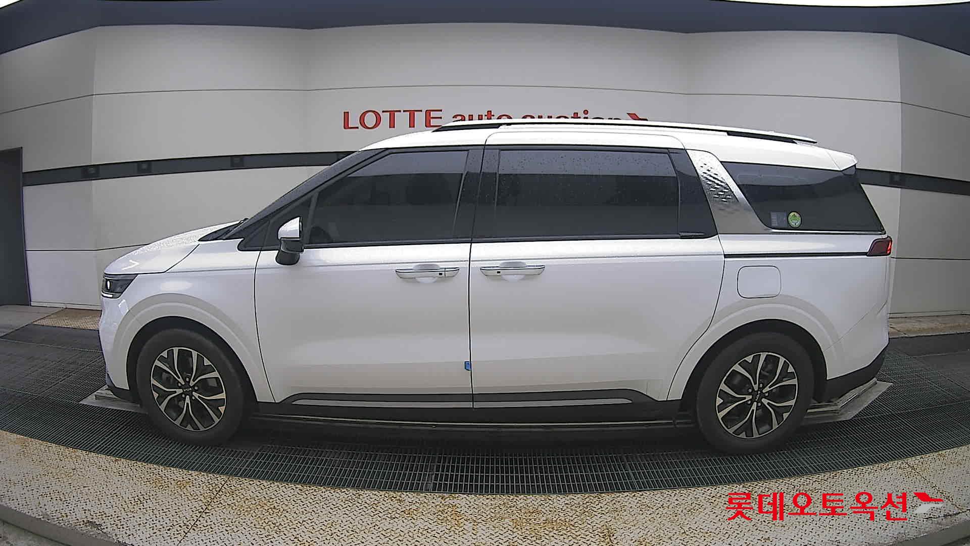 2023 - kia carnival