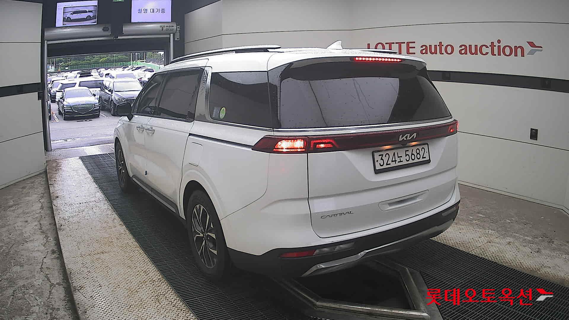 2023 - kia carnival