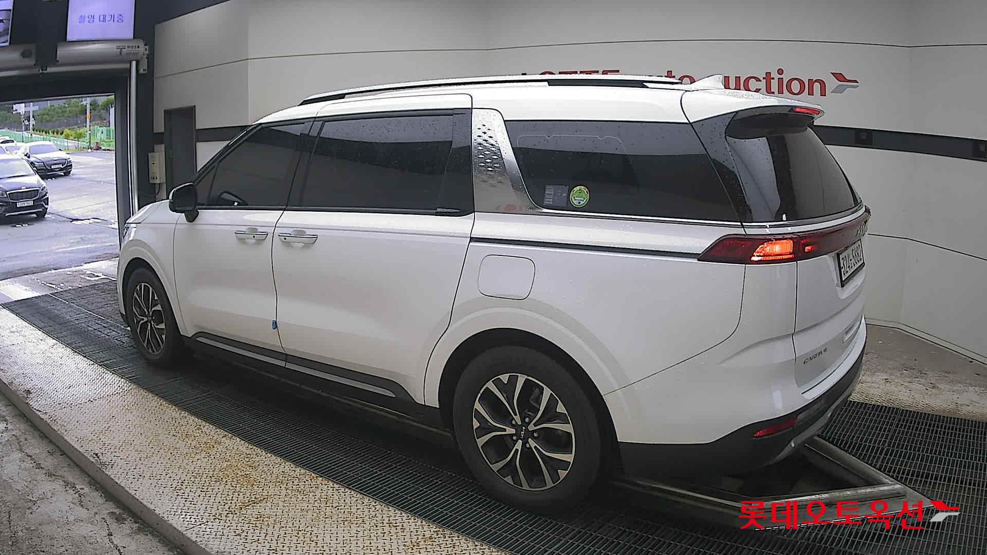 2023 - kia carnival