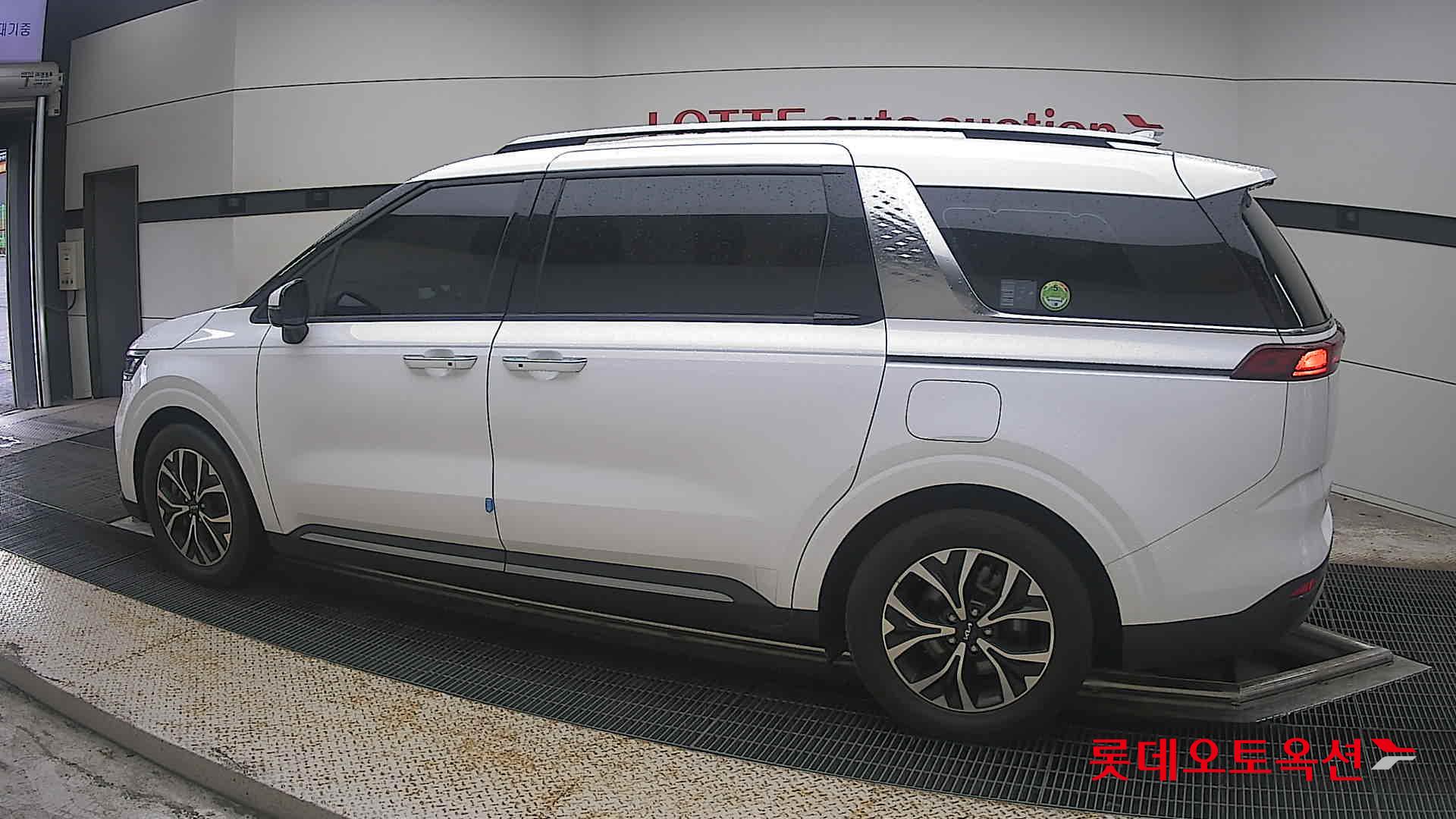 2023 - kia carnival