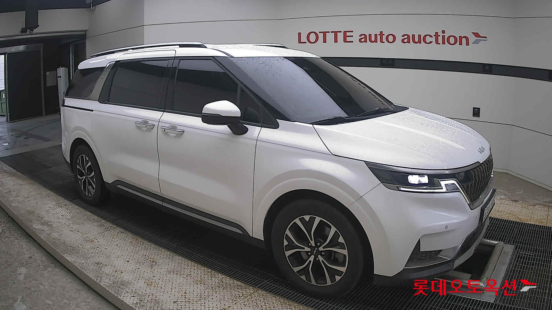 2023 - kia carnival