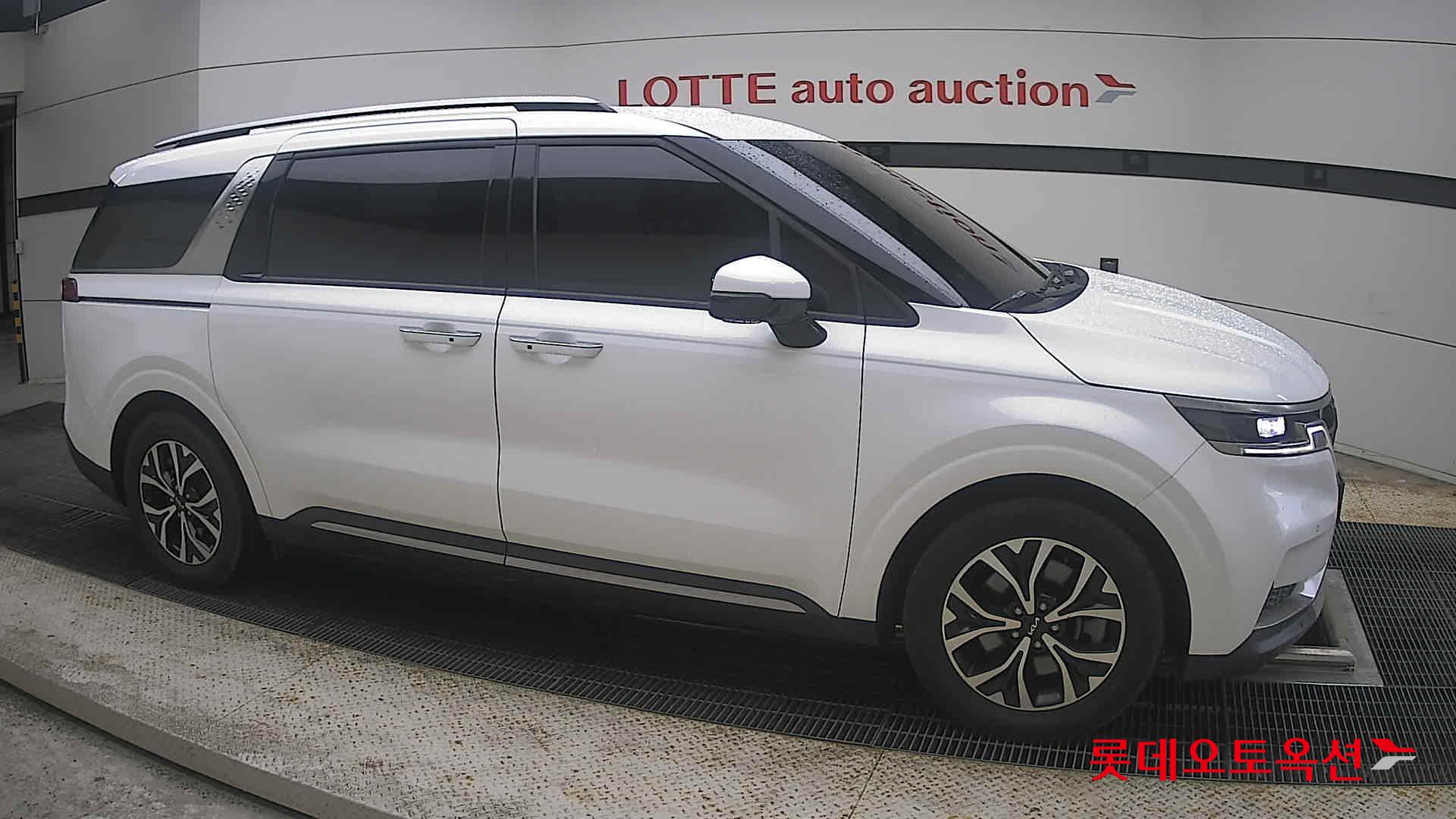 2023 - kia carnival