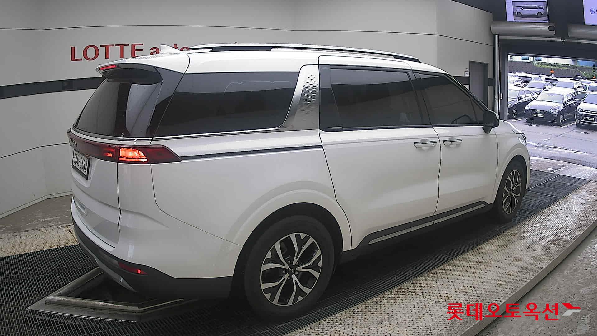 2023 - kia carnival