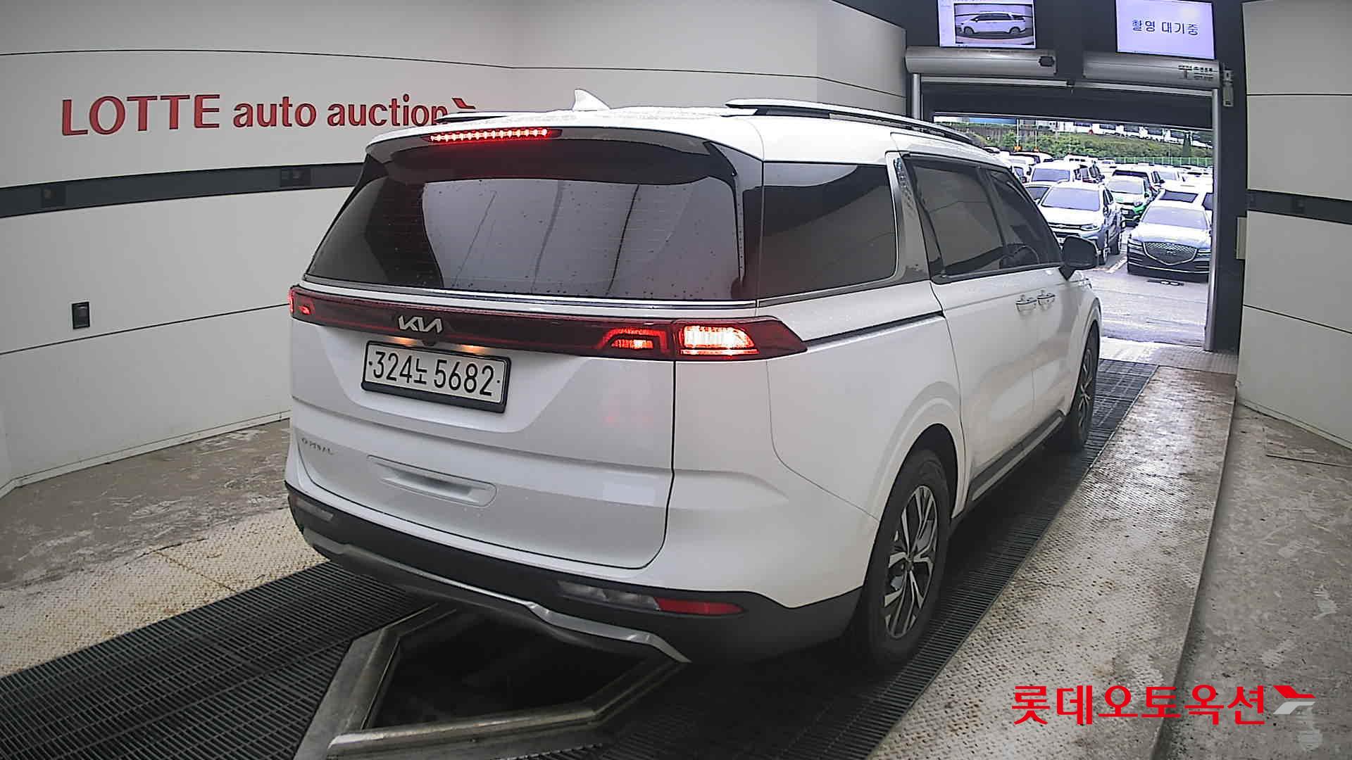2023 - kia carnival