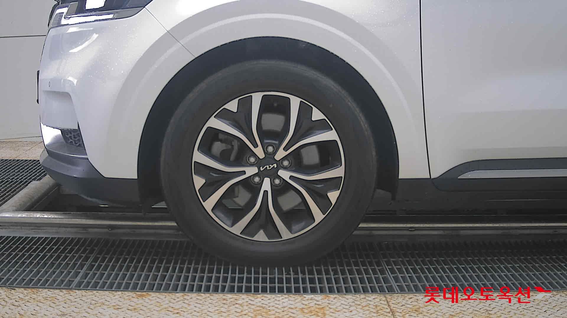 2023 - kia carnival