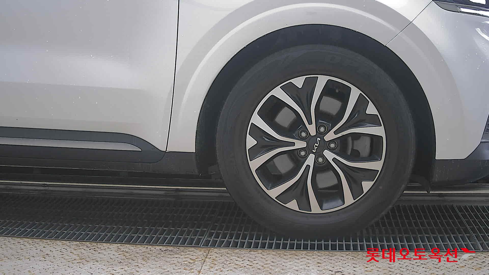2023 - kia carnival