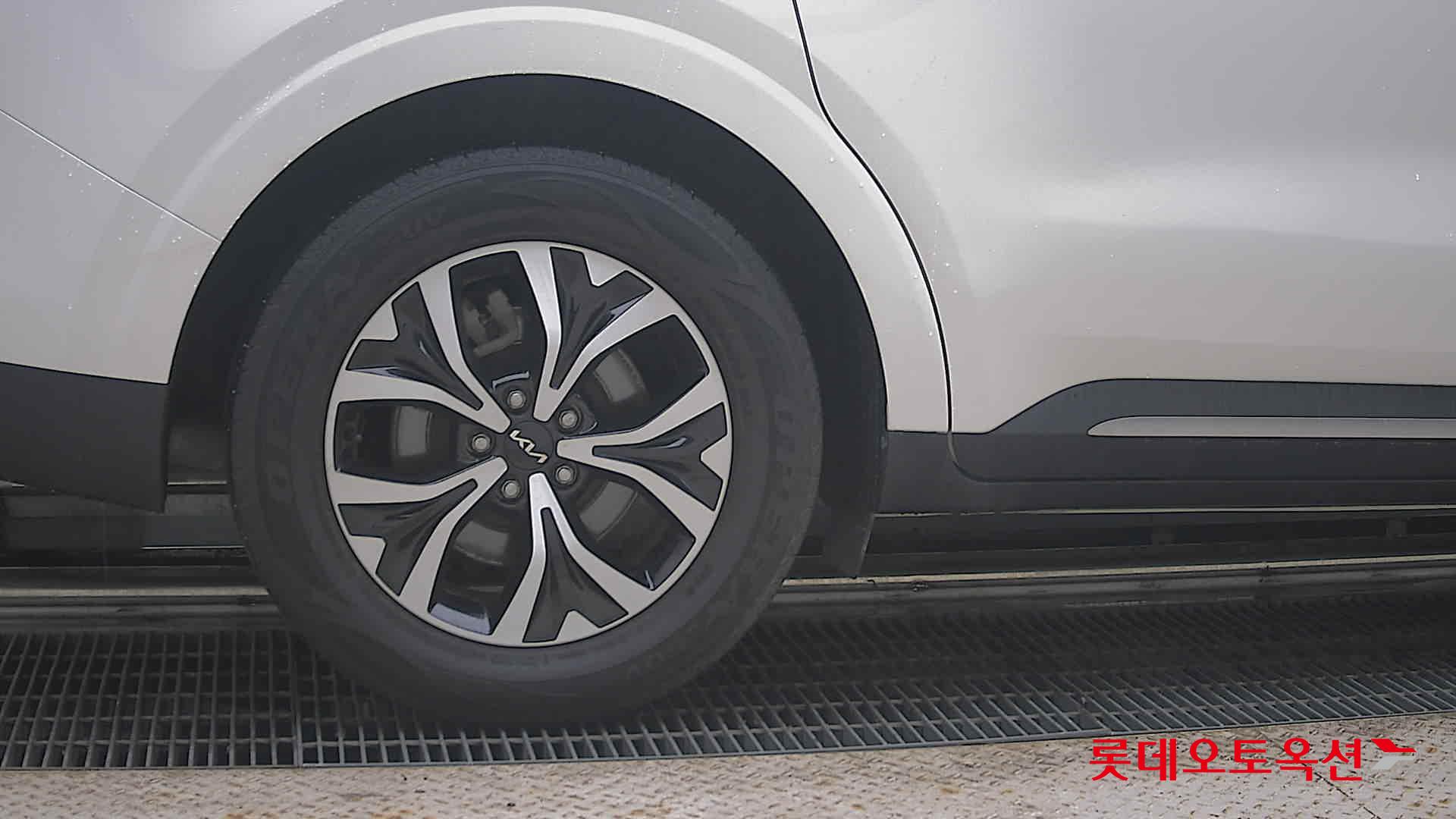 2023 - kia carnival