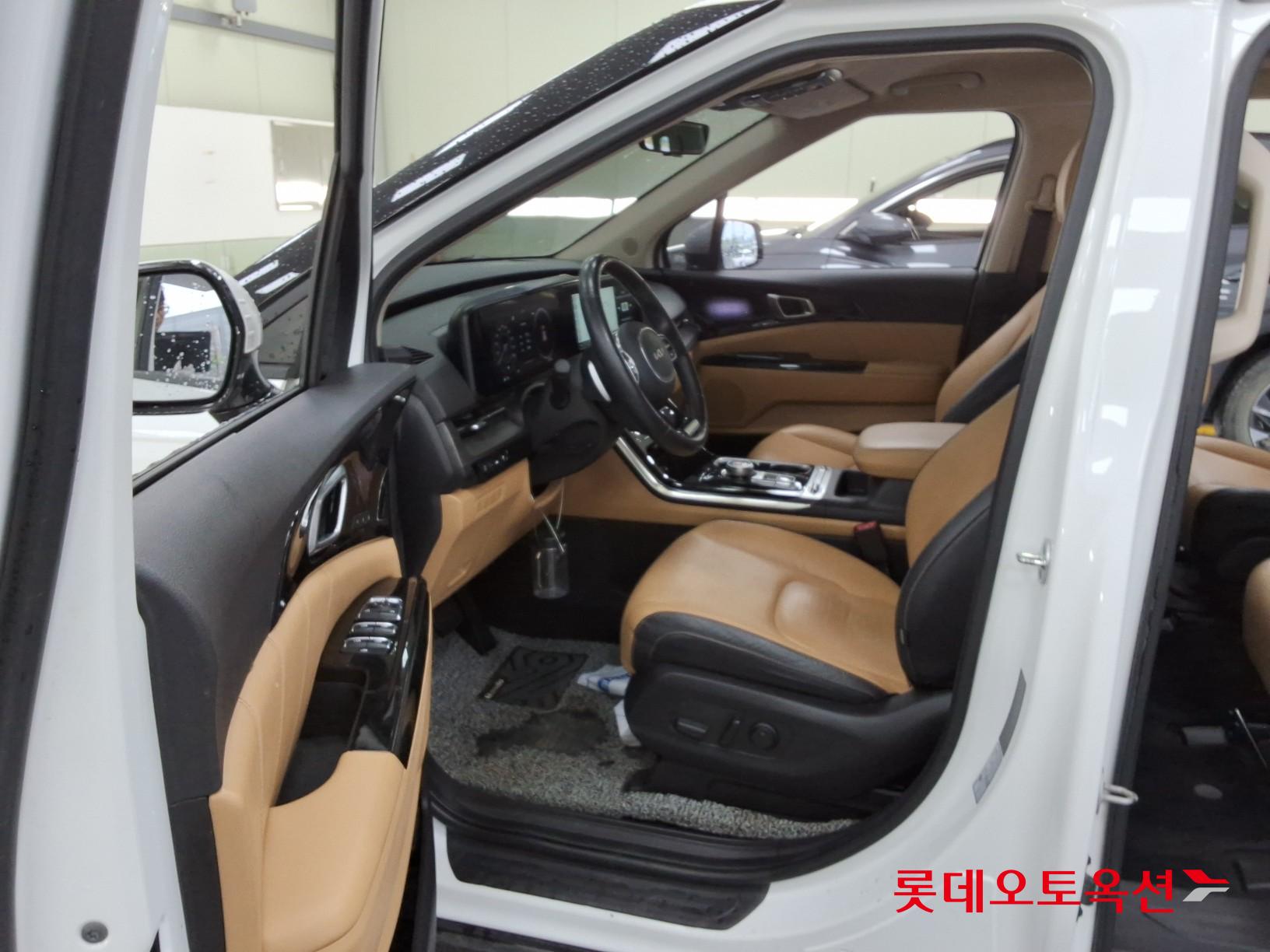 2023 - kia carnival