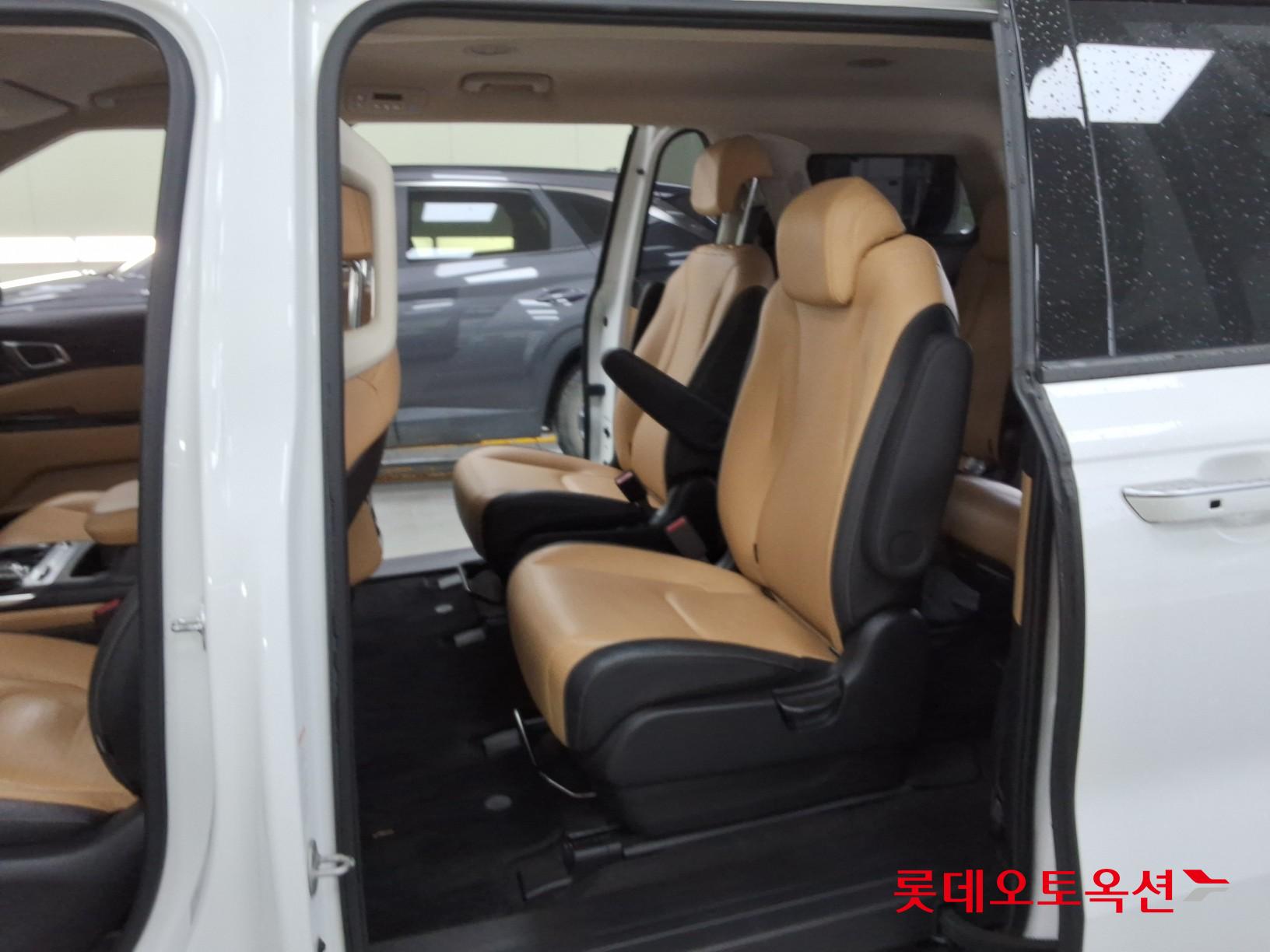 2023 - kia carnival