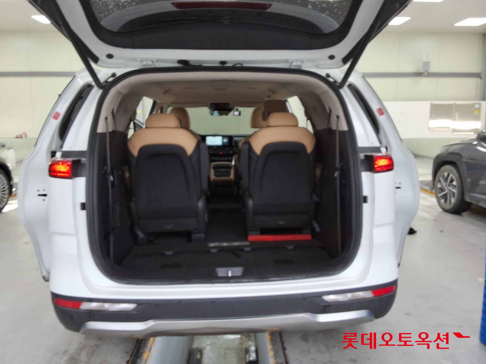 2023 - kia carnival
